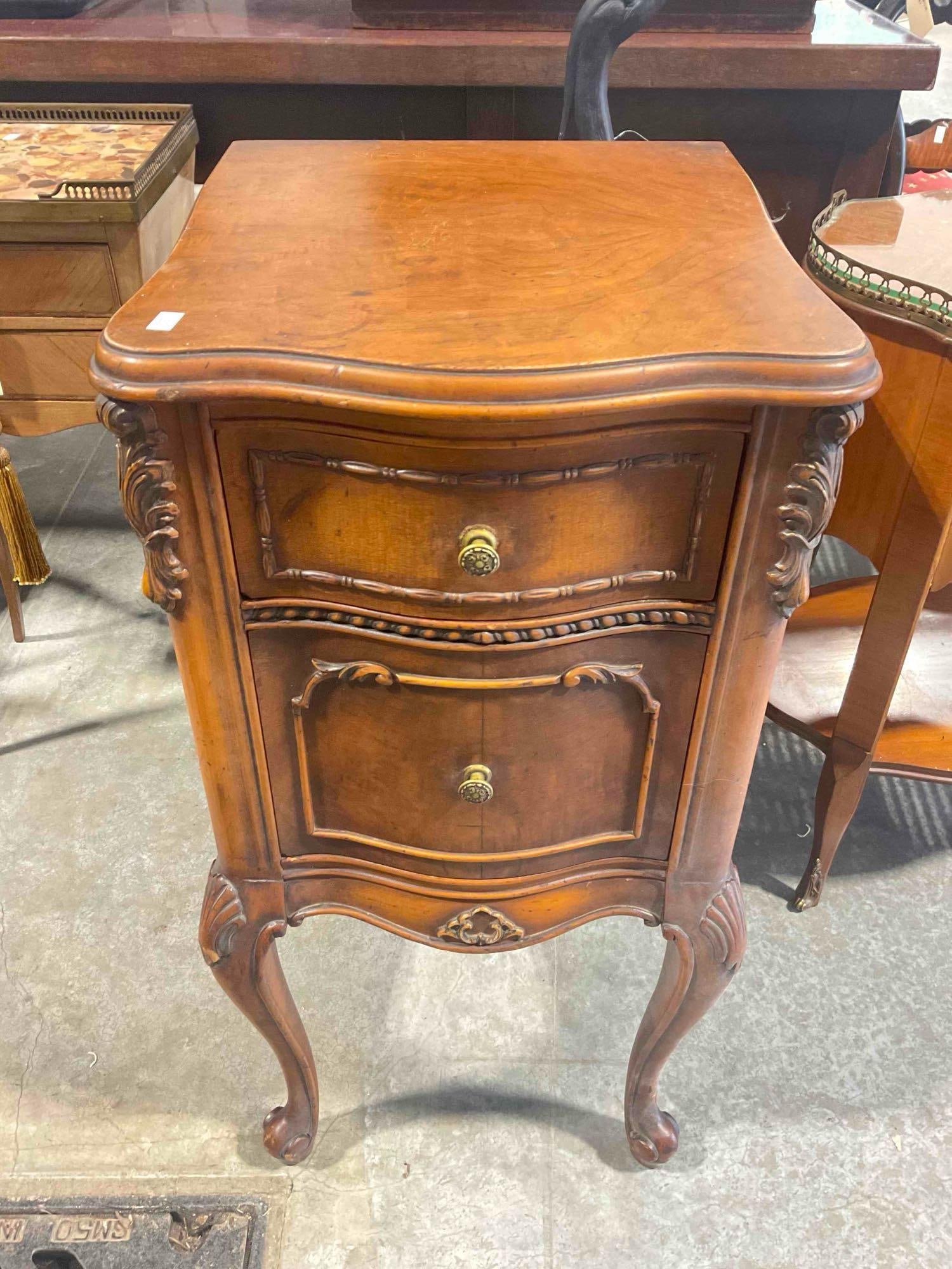 Lovely Vintage Mahogany? Wood Side Table w/ 2 Drawers. Very Good Condition. See pics. (1 of 6)