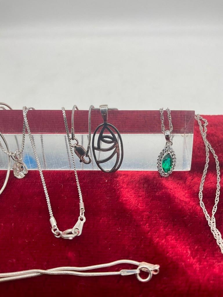 6 x sterling Silver Necklaces 3 w/ pendants Necklaces range in Length 17" to 28" 21.45 Grams TW: C-414 