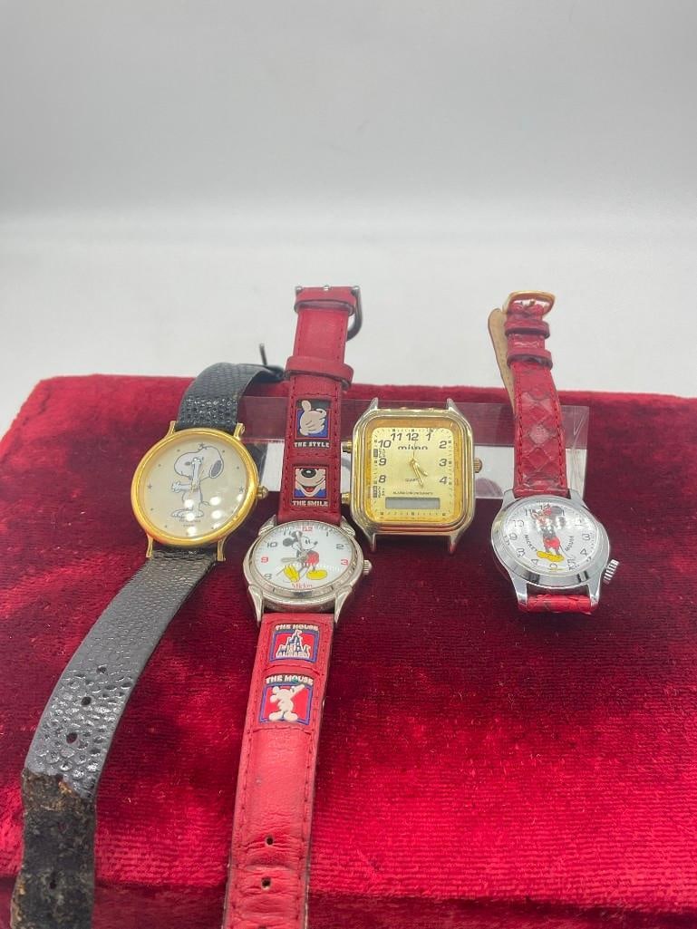 4 x vintage wrist watches,1958 gold toned Amitron Snoopy , 2 x Mickey Mouse , Milan Alarm Chronog...: Milan MLN 1092D , Mickey Disney works w/ Disney leather band , Bradly Mickey , 1958 Peanuts Snoopy 900/62 All watches are sold as is and will need batteries.