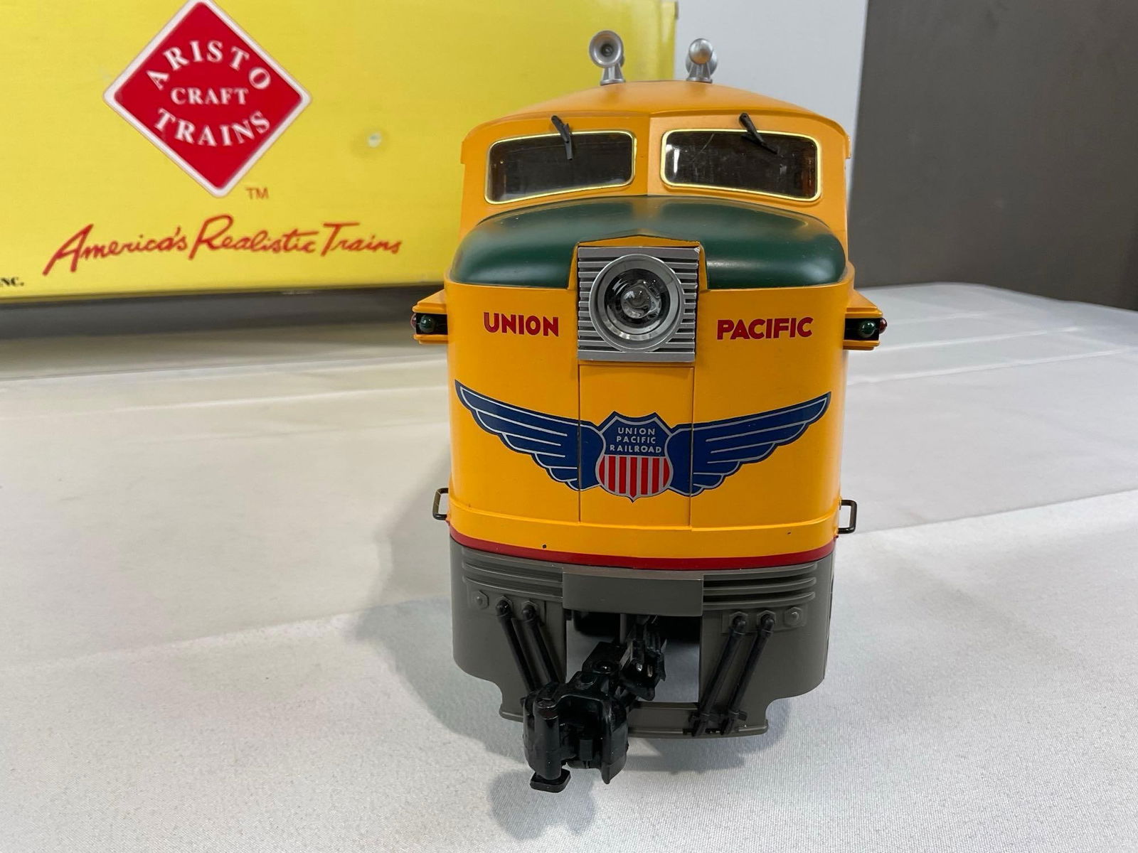 Aristo Craft Diesel Locomotive ALCO FA-1 ART-22005C UP/Union Pacific #1509A, 9h x 25w x 8d in - 5