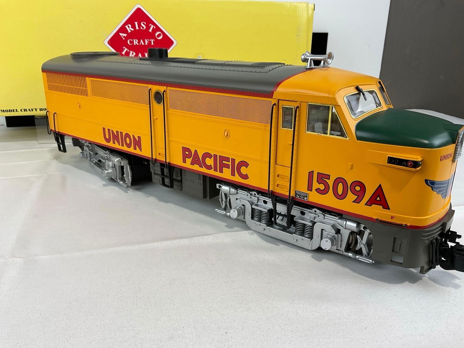 Aristo Craft Diesel Locomotive ALCO FA-1 ART-22005C UP/Union Pacific #1509A, 9h x 25w x 8d in - 6