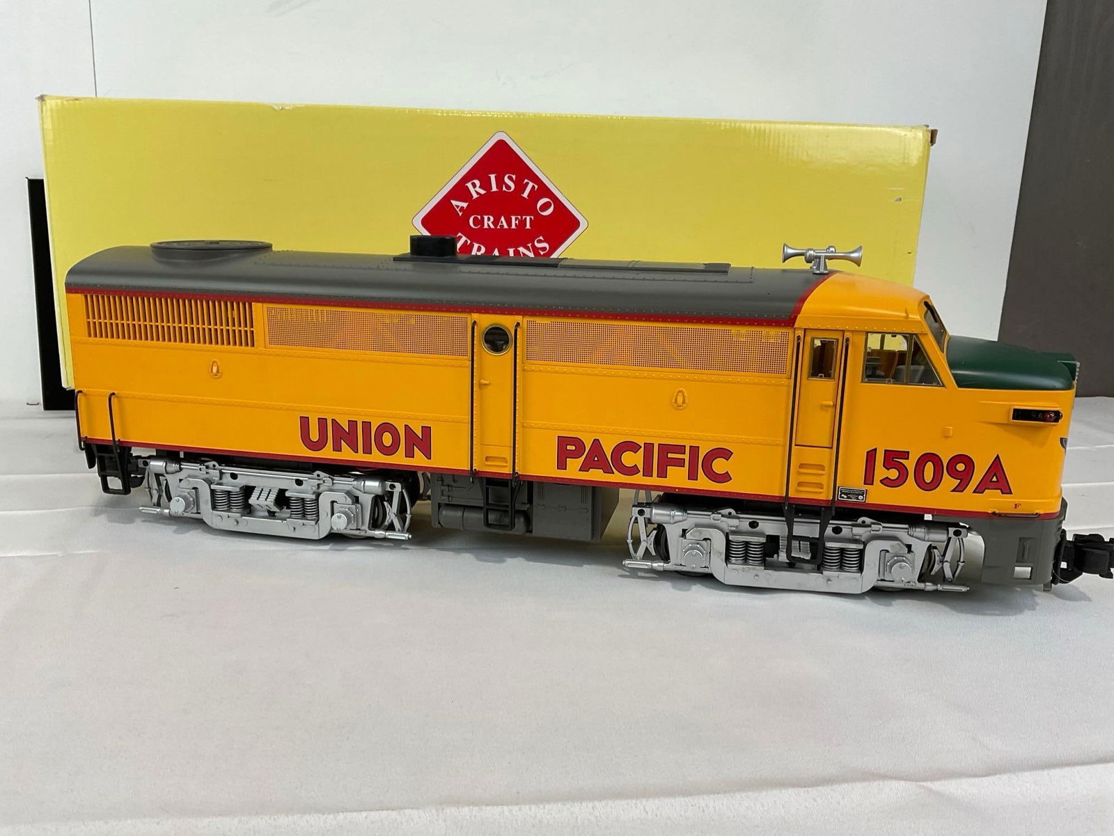 Aristo Craft Diesel Locomotive ALCO FA-1 ART-22005C UP/Union Pacific, #1509A, 9h x 25w x 8d in - 4