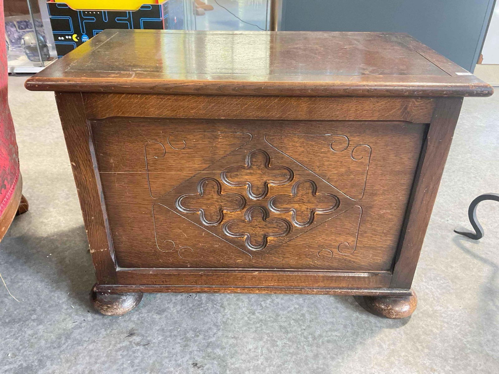 Vintage Petite Wooden Chest w/ Walnut Veneer & Quatrefoil Design. Very Good Condition. See pics.: Vintage Petite Wooden Chest w/ Walnut Veneer & Quatrefoil Design. Very Good Condition. Minor wear indicative of age, condition is otherwise very good. Measures 24" x 14" x 17"