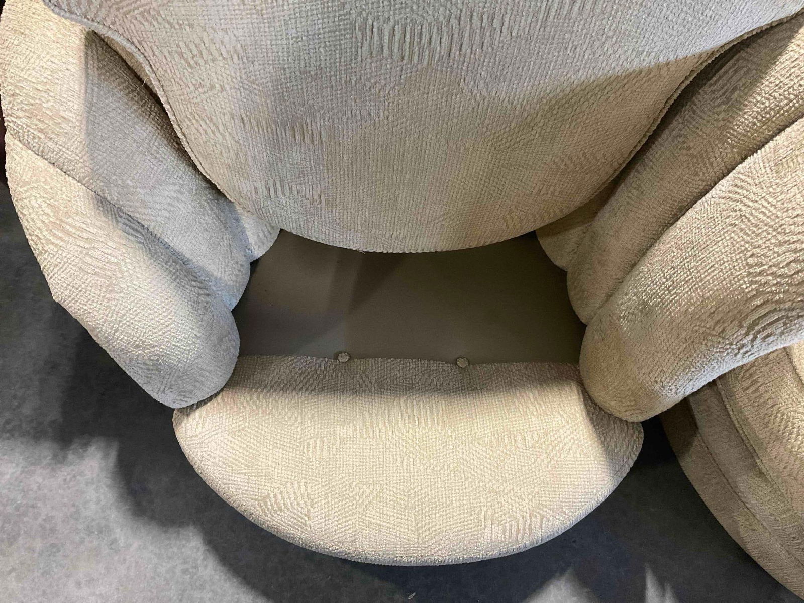 Pair of Vintage Asymmetrical Beige Upholstered Plush Swivel Chairs. Excellent Condition. See pics. - 9