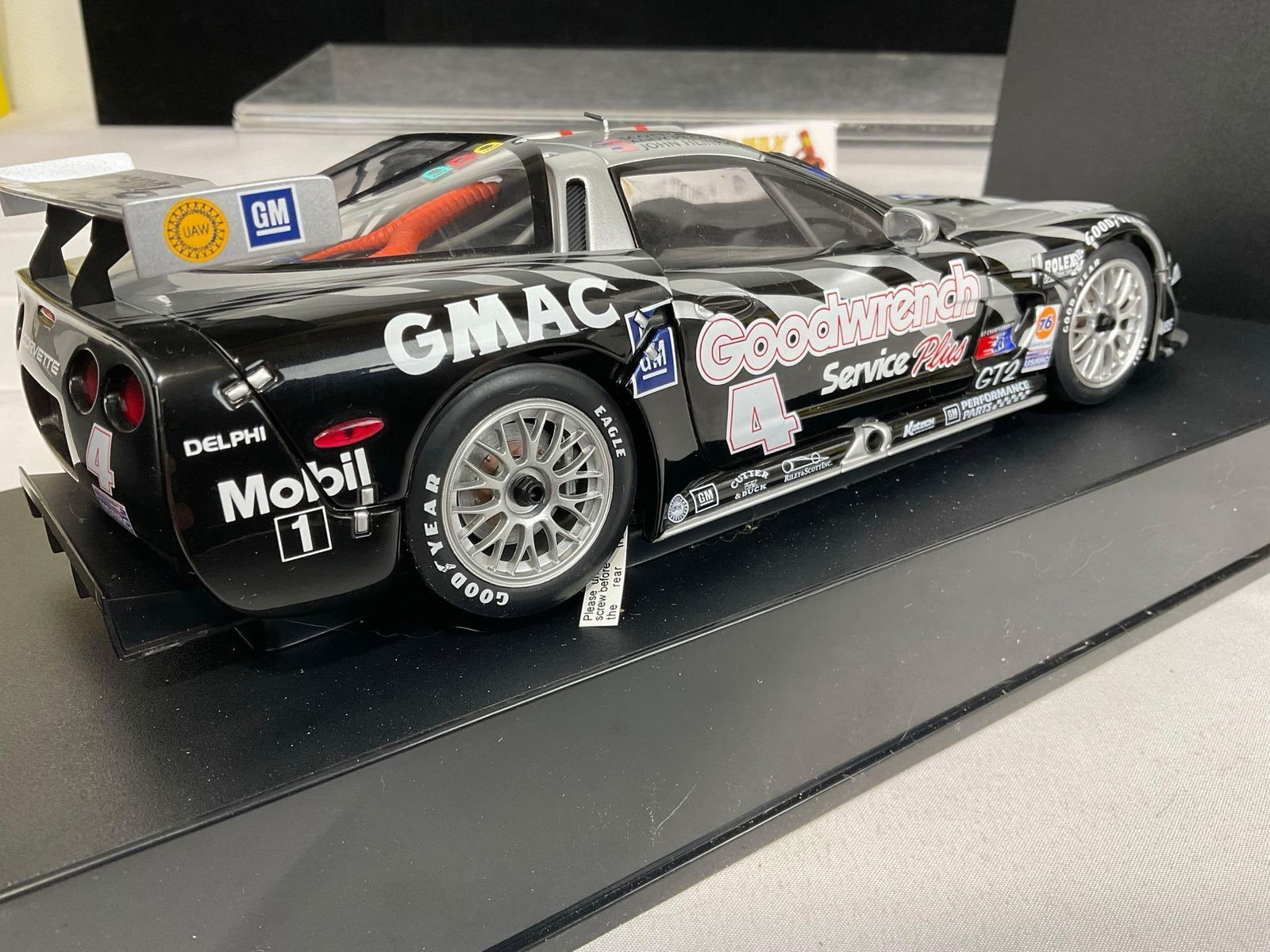 Chevy 1999 Corvette C5-R GT-2 Signed by Pilgrim & Heinrich, 1/18 Scale Diecast Car Model - 6