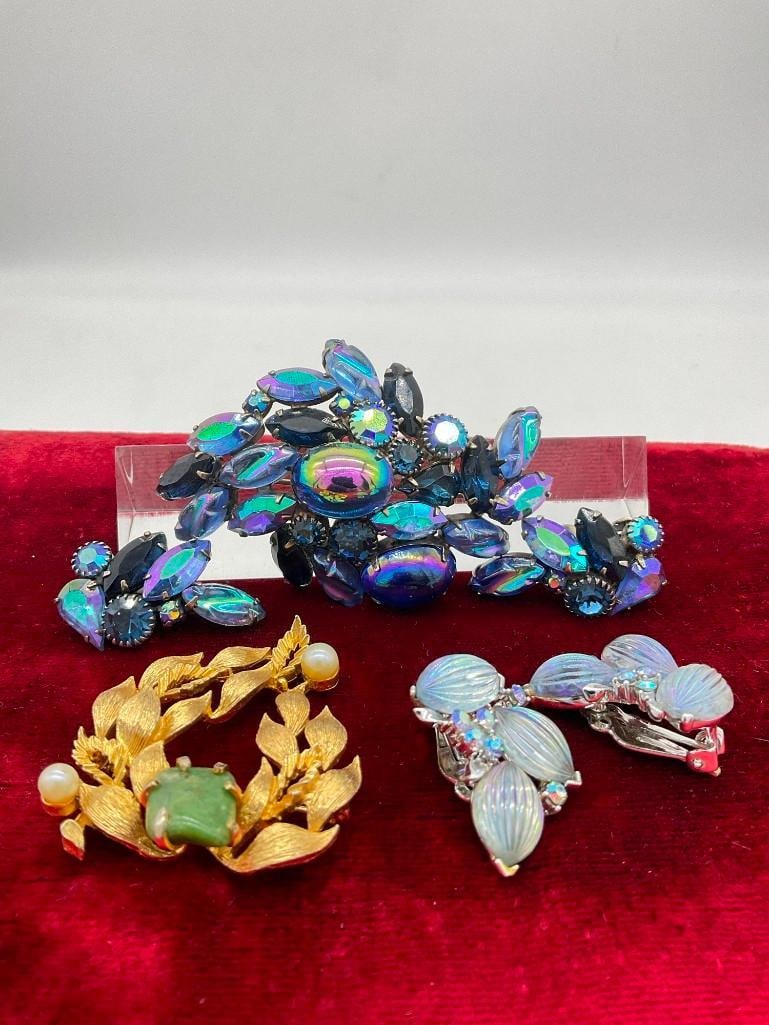 Vintage Purple Glass & Rhinestone Kramer Brooch w/ matching earrings & Gold toned Brooch & earrings: C-414 Nice set of Vintage High end Rhinestone and Gold toned jewelry The Lisner earrings are light blue class and rhinestone. 