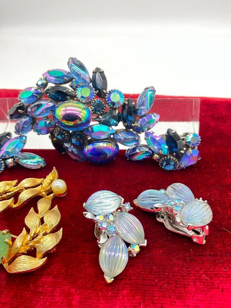 Vintage Purple Glass & Rhinestone Kramer Brooch w/ matching earrings & Gold toned Brooch & earrings - 3