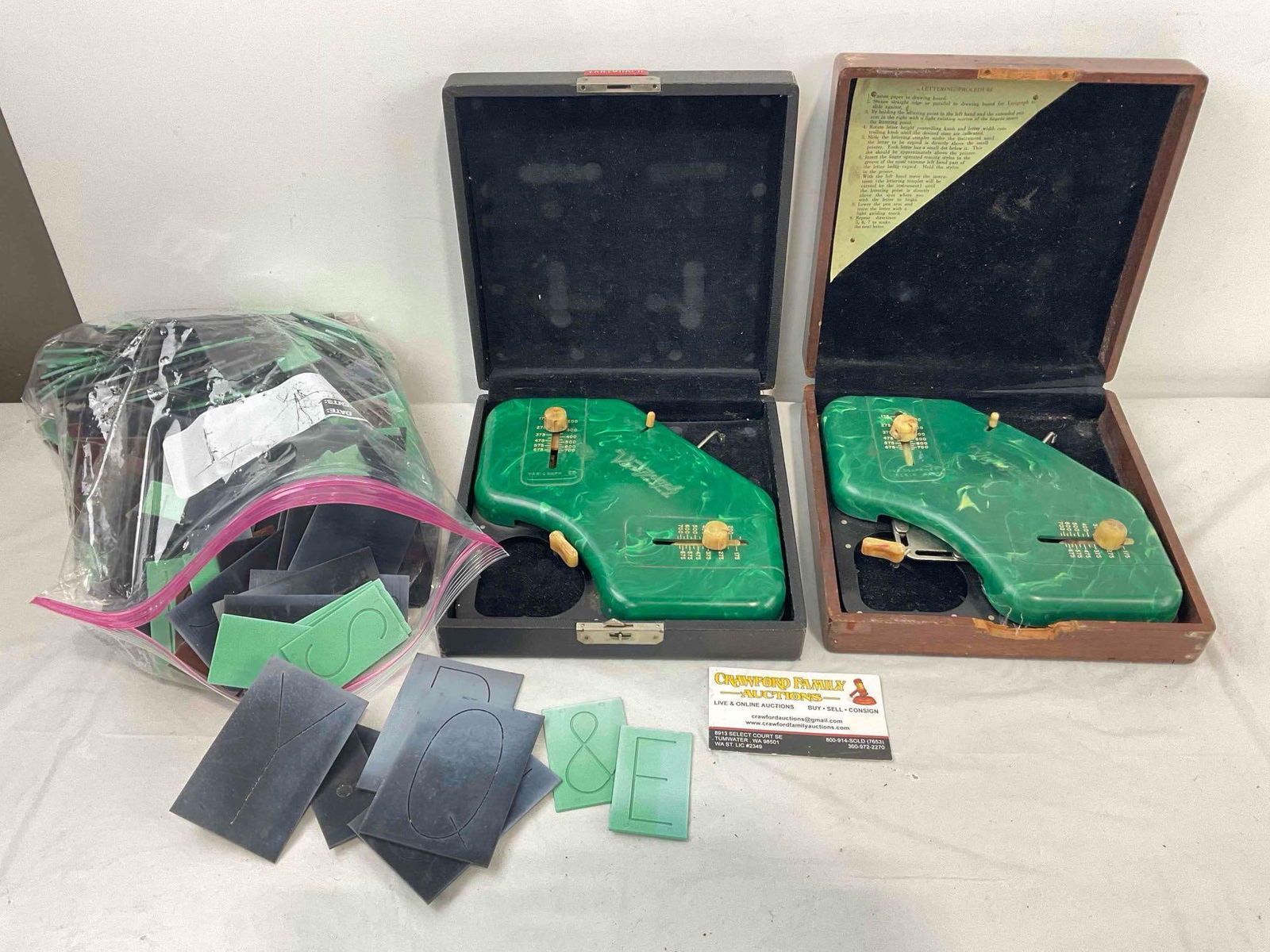 2 pcs Vintage Varigraph Lettering Machines w/ 50+ pcs Stencil Templates. Very Good Cond.: 2 pcs Vintage Varigraph Lettering Machines w/ 50+ pcs Stencil Templates. Very Good Condition. Minor wear indicative of age, condition otherwise is very good. Measures 8" x 8" x 3" DM-5570 