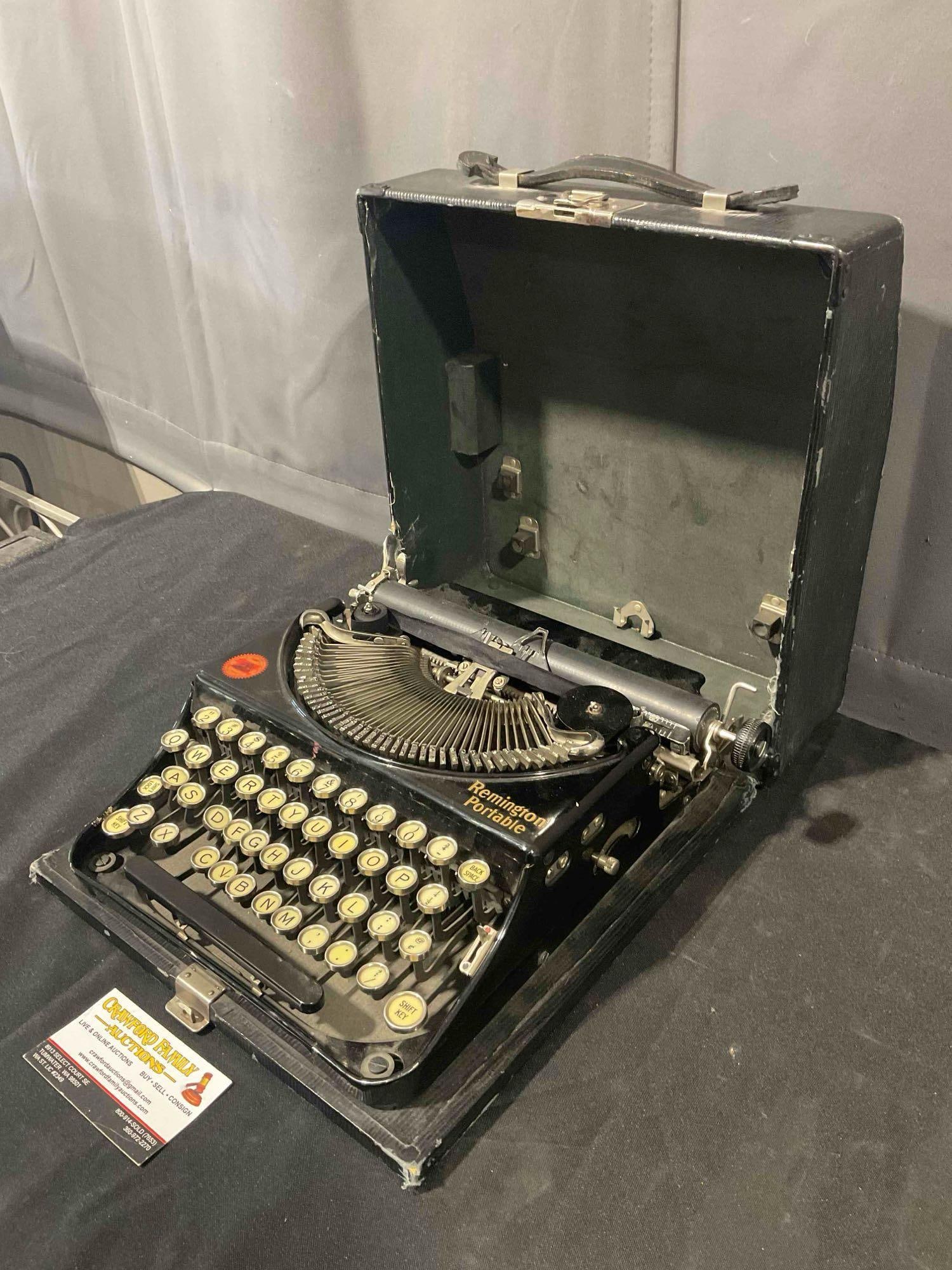 Antique Remington Portable Typewriter Number NP78752. Fair to Good Condition. See pics. - 2