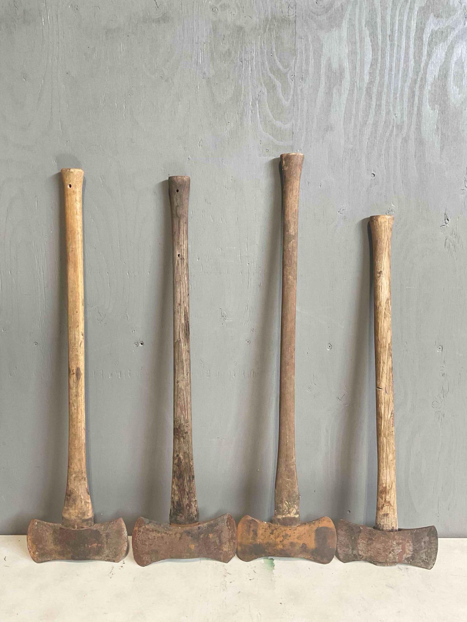 4 pcs Vintage Double-Bit Axes, incl. Keen Kutter, Mannedge Tool Co. & Colonial. See pics.: *No in-house shipping, due to size and weight* 4 pcs Vintage Double-Bit Axes, incl. Keen Kutter, Mannedge Tool Co. & Colonial. All have rust and wear indicative of age, otherwise in good
