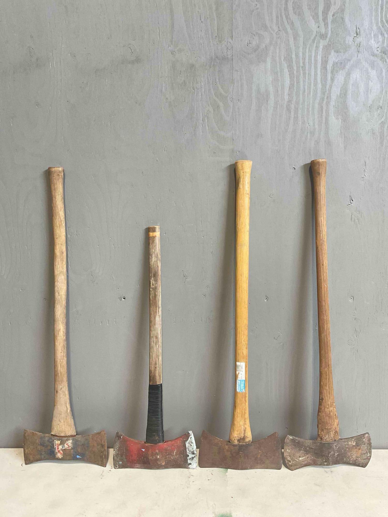 4 pcs Vintage Double Bit Aces, incl. True Temper, Forest King & Collins, 1x Unbranded. See pics.: *No in-house shipping, due to size and weight* 4 pcs Vintage Double Bit Aces, incl. True Temper, Forest King & Collins, 1x Unbranded. Good Condition. Rust and Wear indicative of age and use,