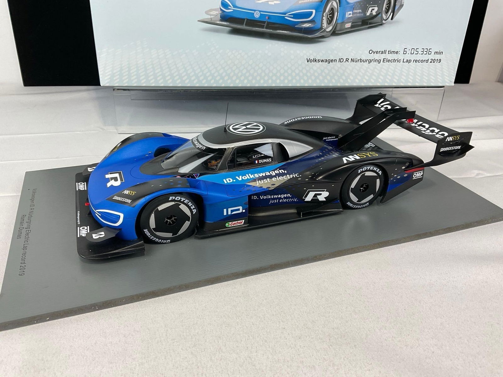 Spark 1:18 Scale Model Diecast Car, Volkswagen IDR Nurburgring Electric Lap Record 2019 - 5
