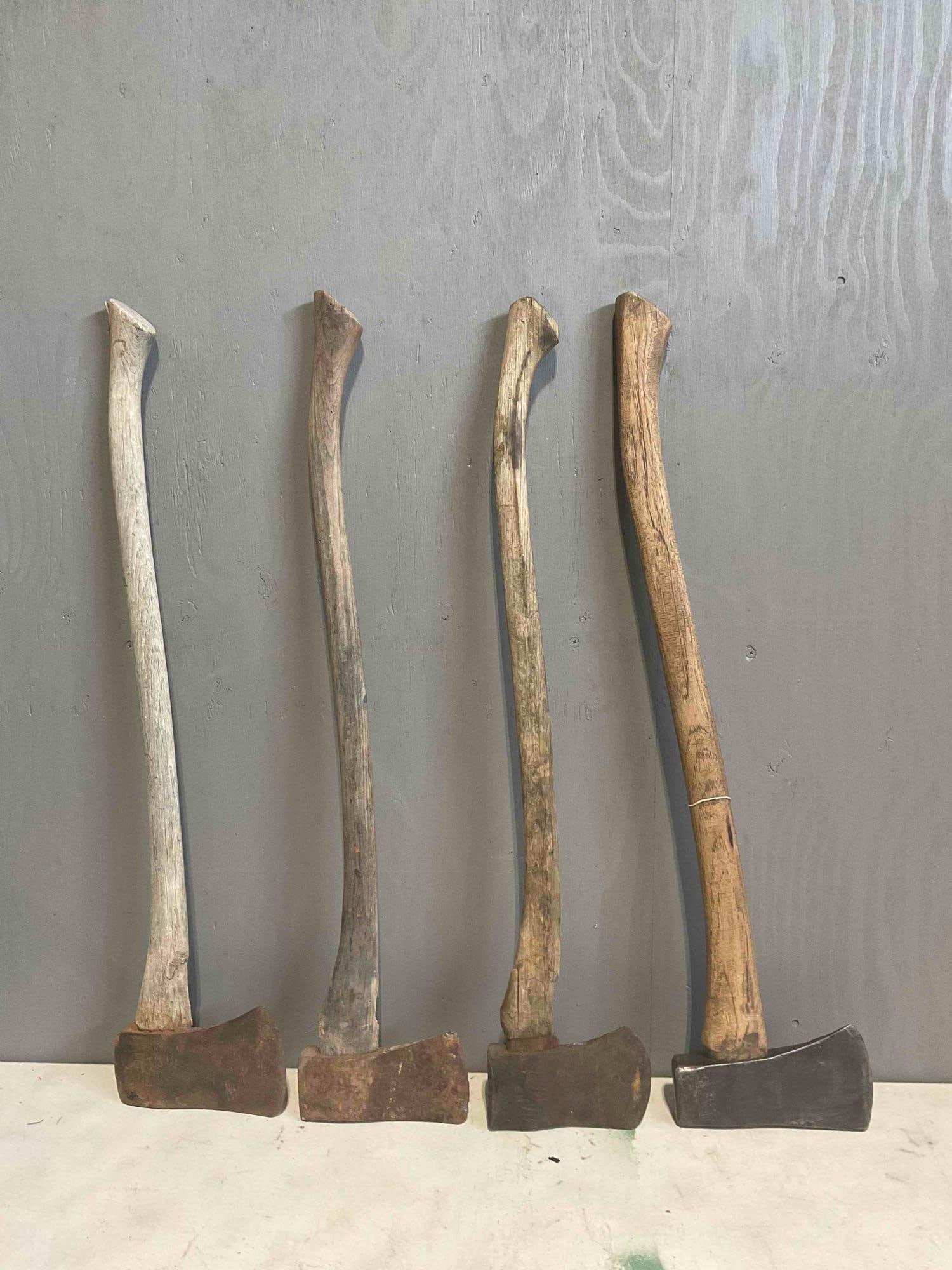 4 pcs Vintage Wood Cutting Axes, incl. 1x Collins, 1x Waughan, 1x Swedish Agdor & More! See pics. (1 of 10)