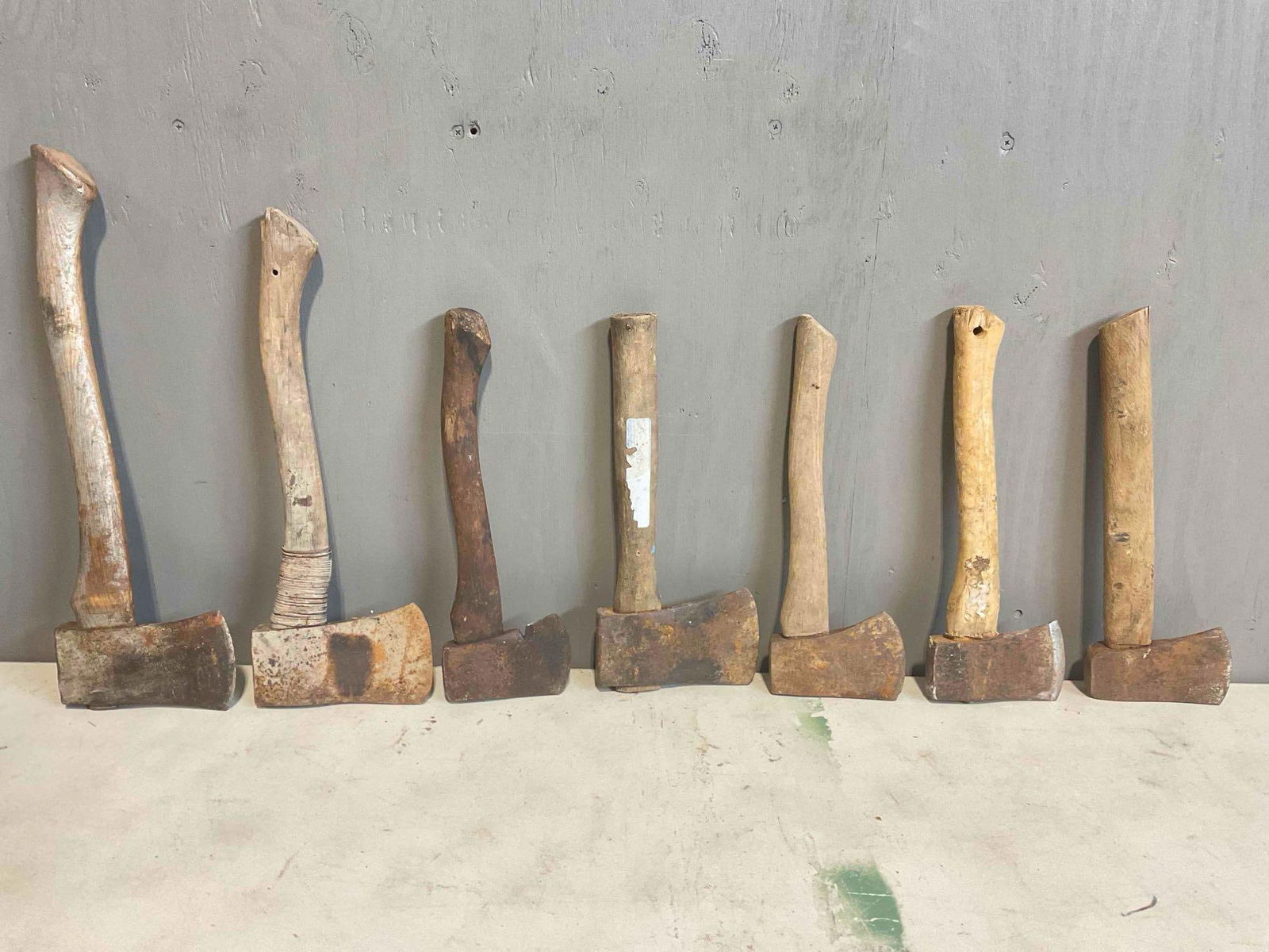 7 pcs Vintage Hatchet Axes, incl. Plumb, True Temper & More! Good Condition. See pics. (1 of 15)