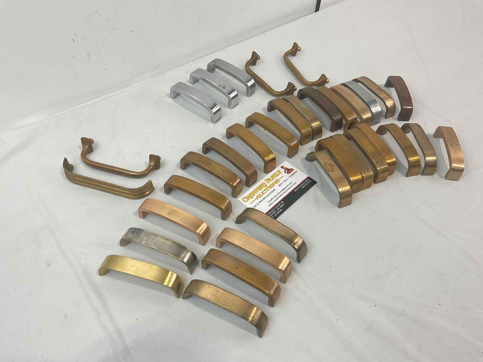 30+ pcs Vintage Metal Drawer Pulls. Largely Brass. Very Good Condition. See pics. - 3