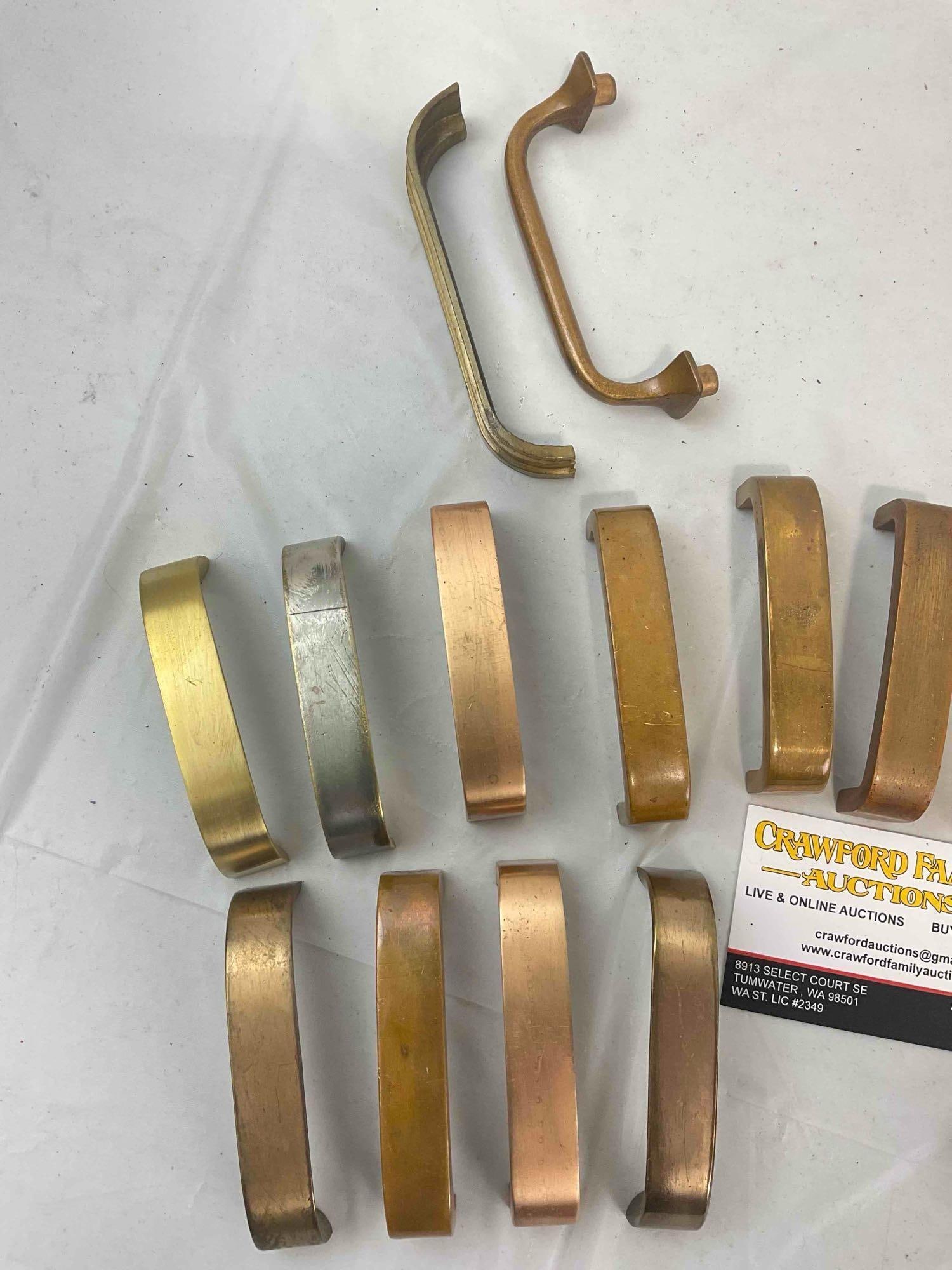 30+ pcs Vintage Metal Drawer Pulls. Largely Brass. Very Good Condition. See pics. - 4