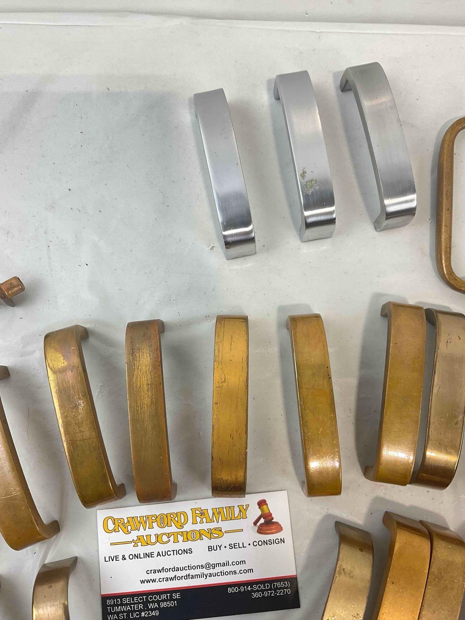 30+ pcs Vintage Metal Drawer Pulls. Largely Brass. Very Good Condition. See pics. - 6