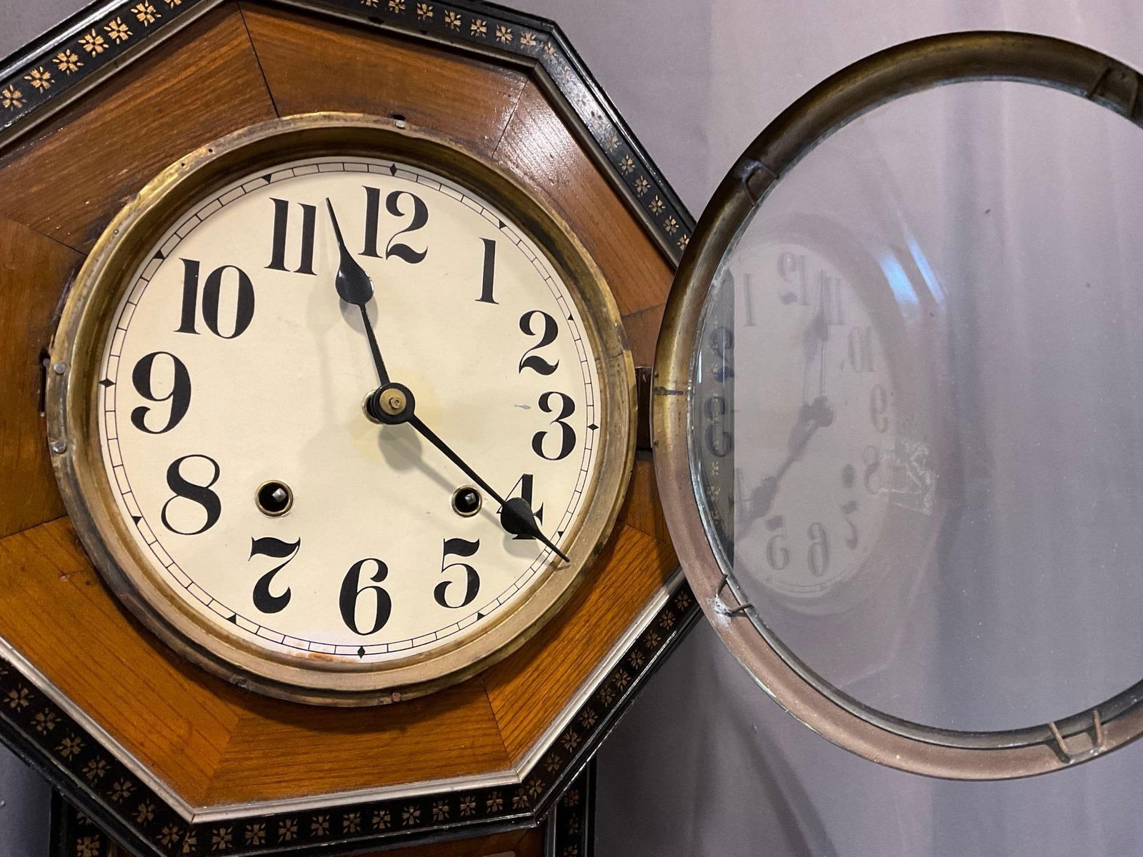 Early 20th Century E. Ingraham & Co Regulator Clock, Time Strike, Handpainted Border & Glass - 3