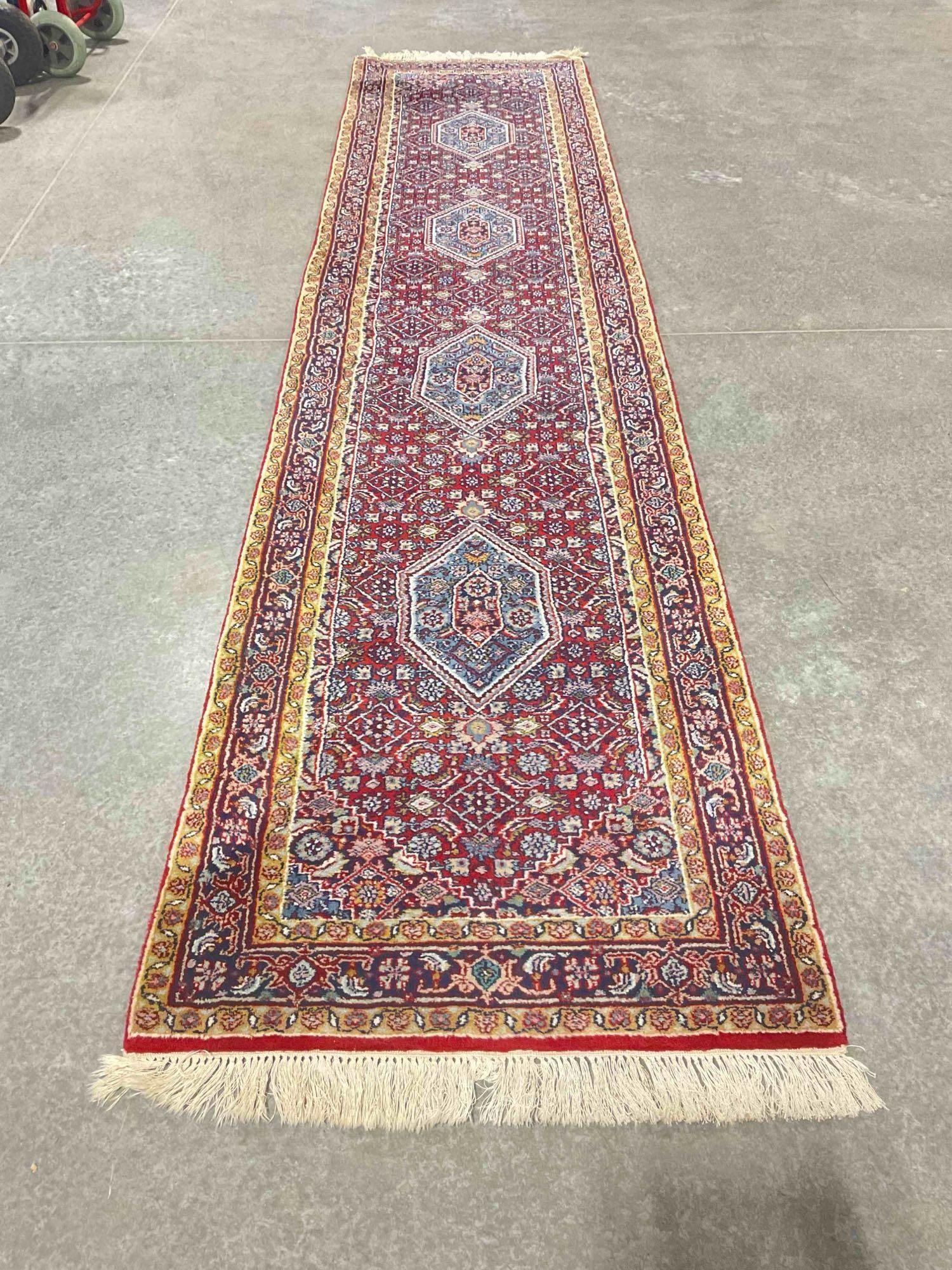 Vintage Persian Bidjar Style Wool Runner Rug w/ Medallion Motif. Excellent Condition. See pics. - 2
