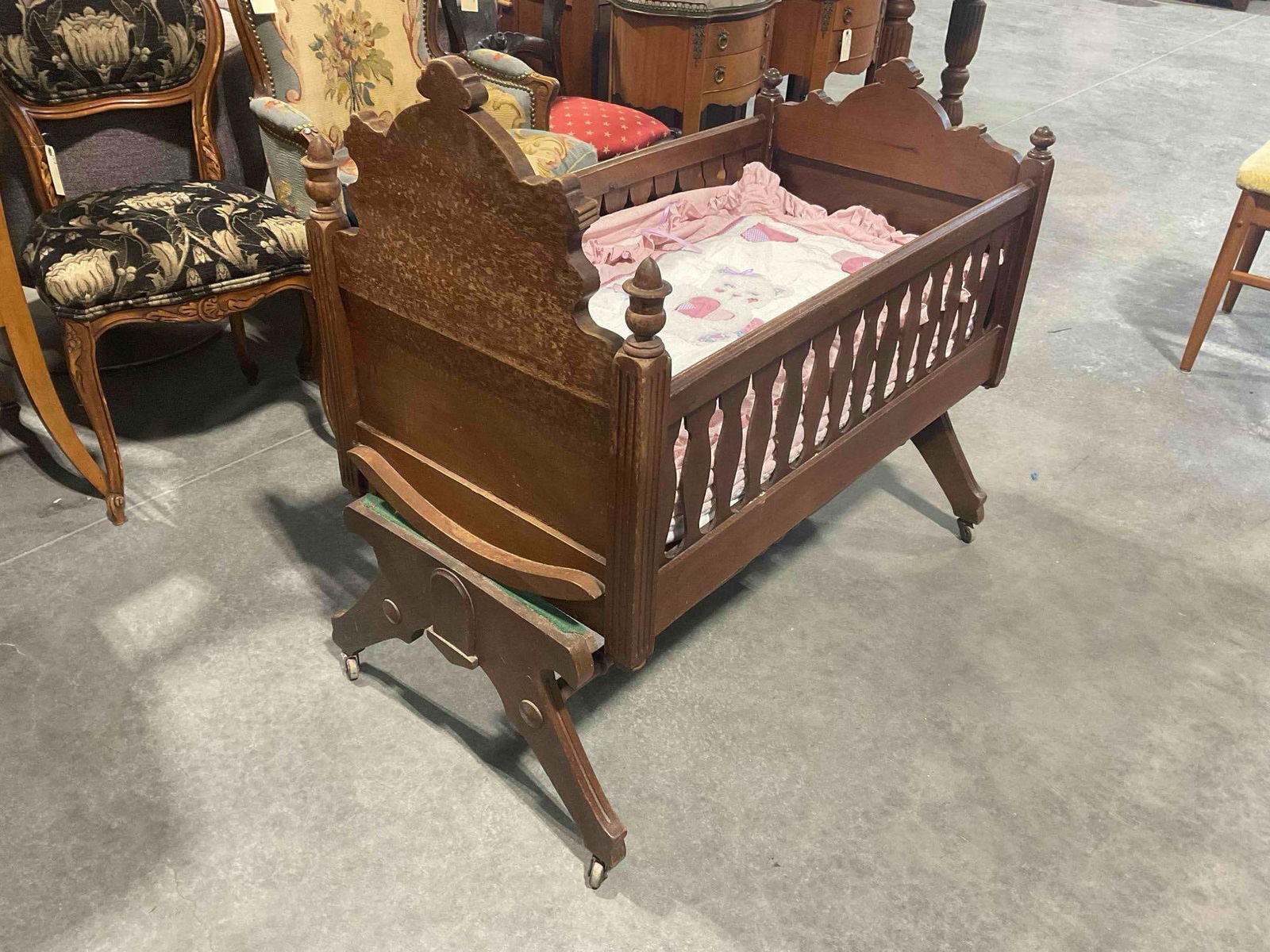 Antique Victorian Walnut? Wooden Rocking Crib/Cradle/Infant Bed. Very Good Condition. See pics. - 2