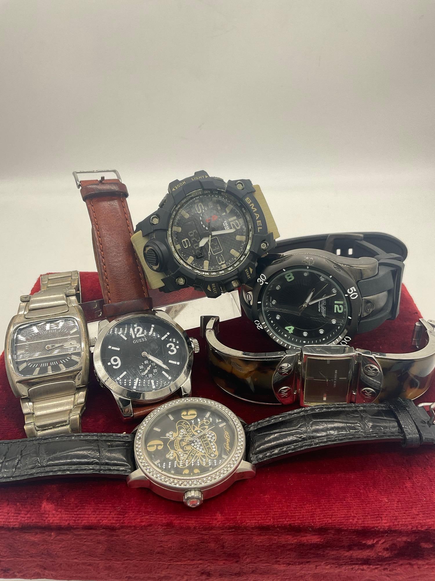 6 x Men's watches , Michael Kors, ED Hardy Love kills Slowly , Guess, Smael, Tony hawk & Deporte: C-5010 Ed Hardy AP-LK0370 Guess W10248g2 Smael Chrono 1545 Deporte Chrono 9849 Tony Hawk Y121E Michael Kors -MK 4168 All Sold as-is Most need batteries and or service 