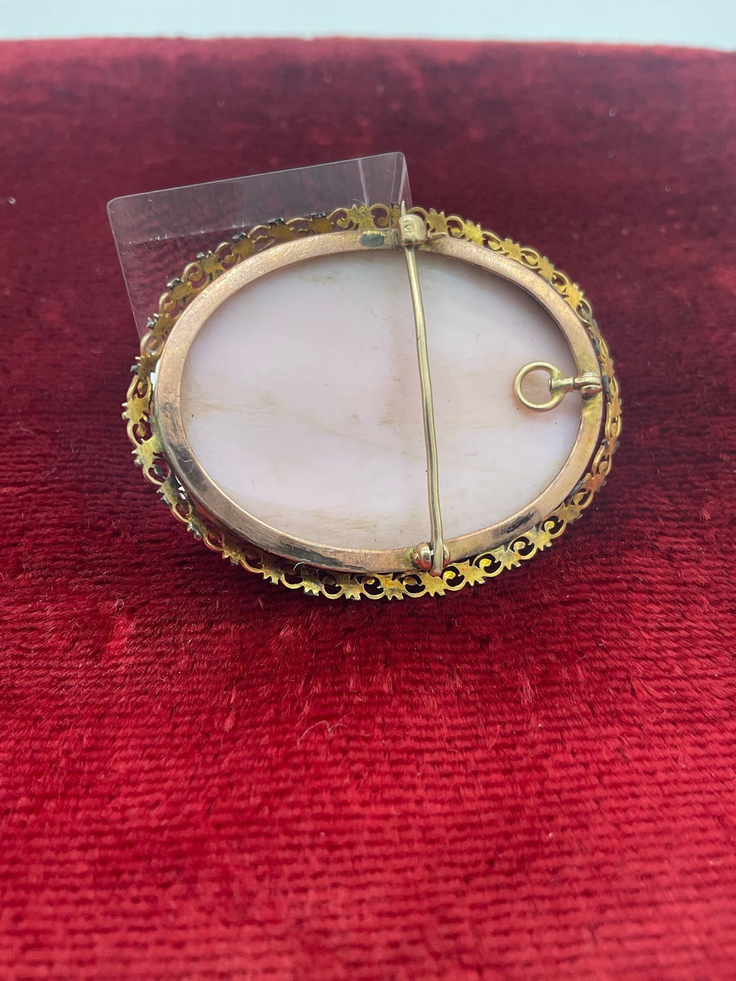 Antique Victorian Oval 14K gold Brooch w/ Intricate Filigree frame Featuring a Female bust Cameo - 4