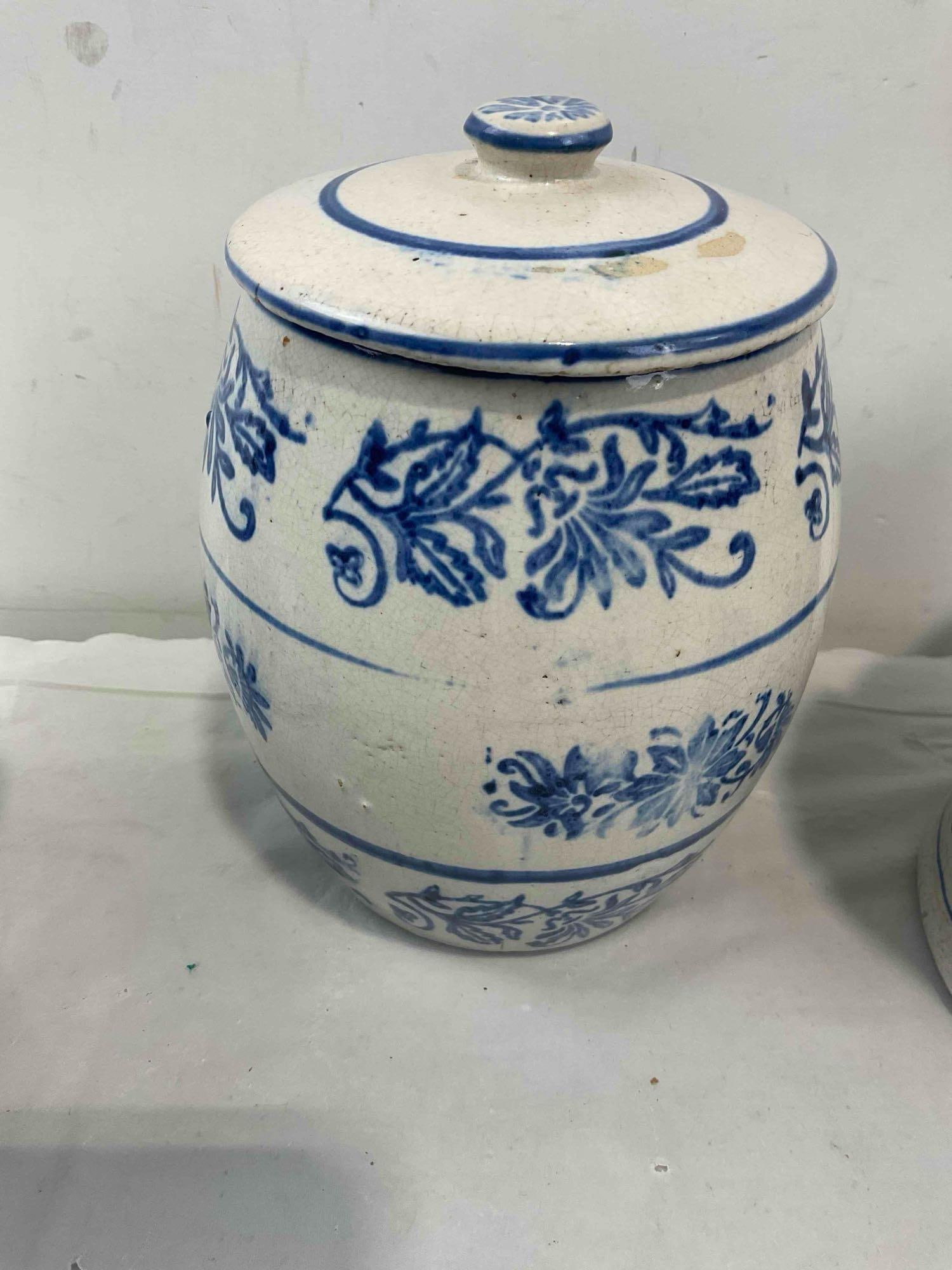 3 pcs Blue & White Ceramic Kitchenware, incl. 2x Salt Cellars & 1x Lidded Jar. Very Good Cond. - 5