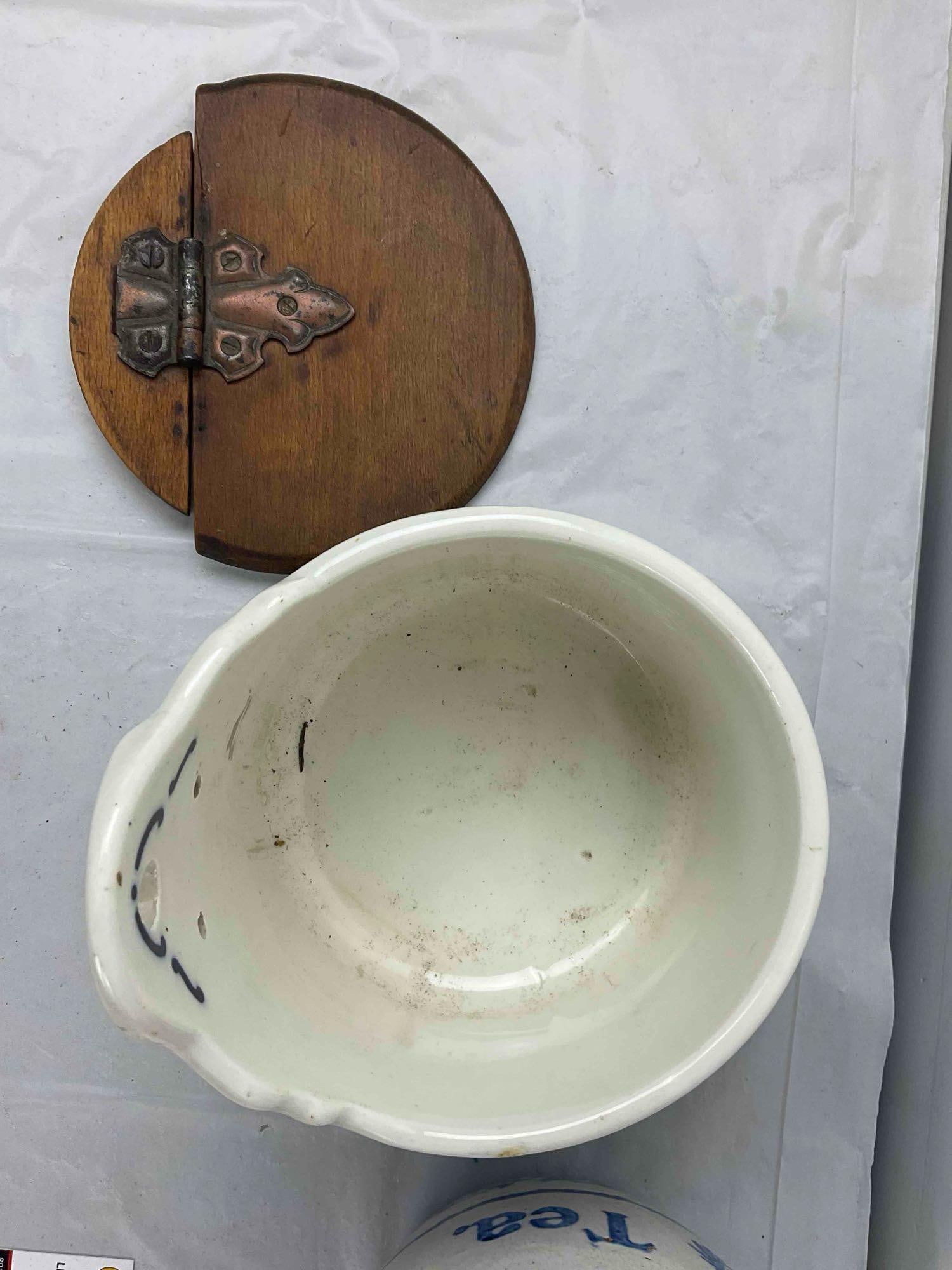 3 pcs Blue & White Ceramic Kitchenware, incl. 2x Salt Cellars & 1x Lidded Jar. Very Good Cond. - 9