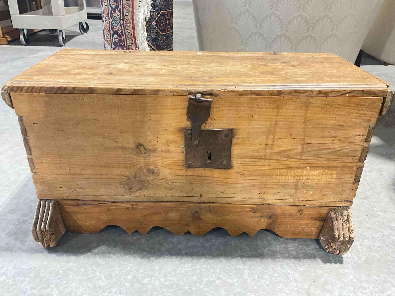 Antique Primitive Pine Wood Blanket Chest Trunk. Very Good Condition. See pics. (1 of 8)