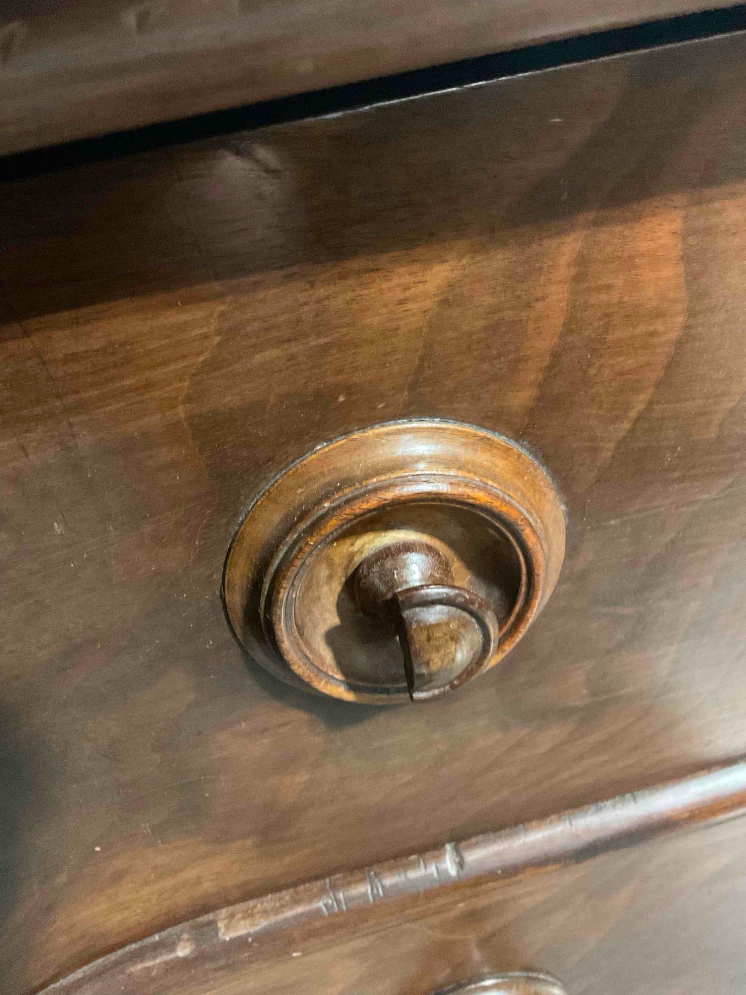 Antique Mahogany 3-Drawer Serpentine Dresser w/ Glass Top. Excellent Condition. See pics. - 7