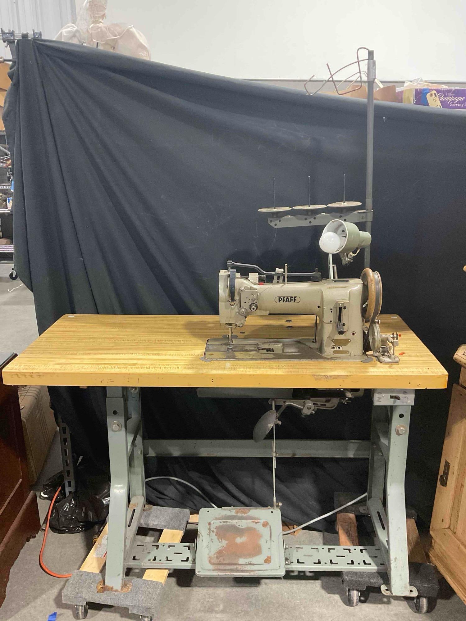 Vintage PFAFF Industrial Sewing Machine Model 545. Tested, Works. Very Good Condition. (1 of 9)
