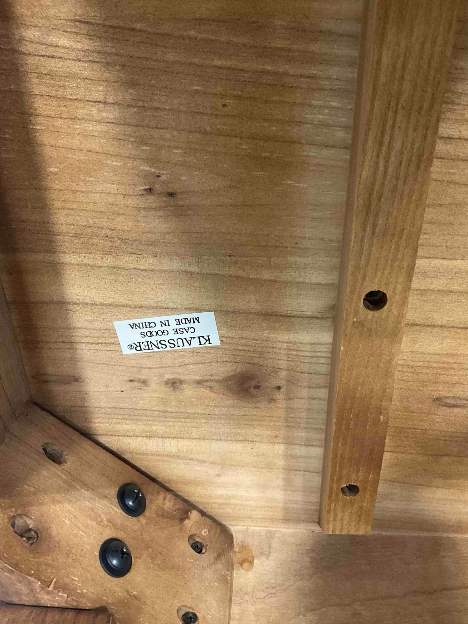 Klaussner Oak? Wood Side Table w/ Recessed Top & Brass Sun Details. Excellent Condition. See pics. - 6