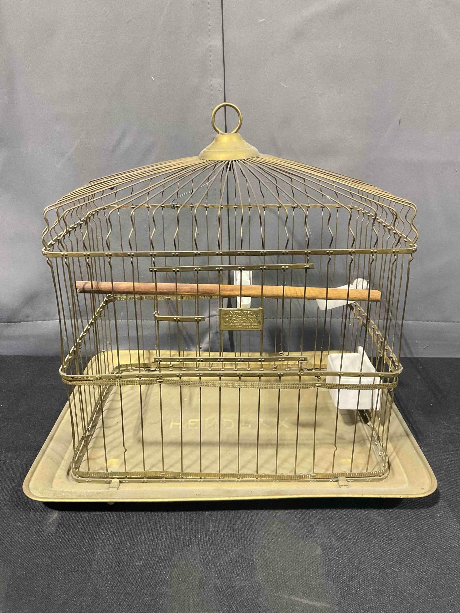 Antique Hendryx Brass Metal Wire Bird Cage. Very Good Condition. See pics.: Antique Hendryx Brass Metal Wire Bird Cage. Very Good Condition. Minor wear indicative of age and use, condition is otherwise very good. Measures 13" x 10" x 13" DM-5520