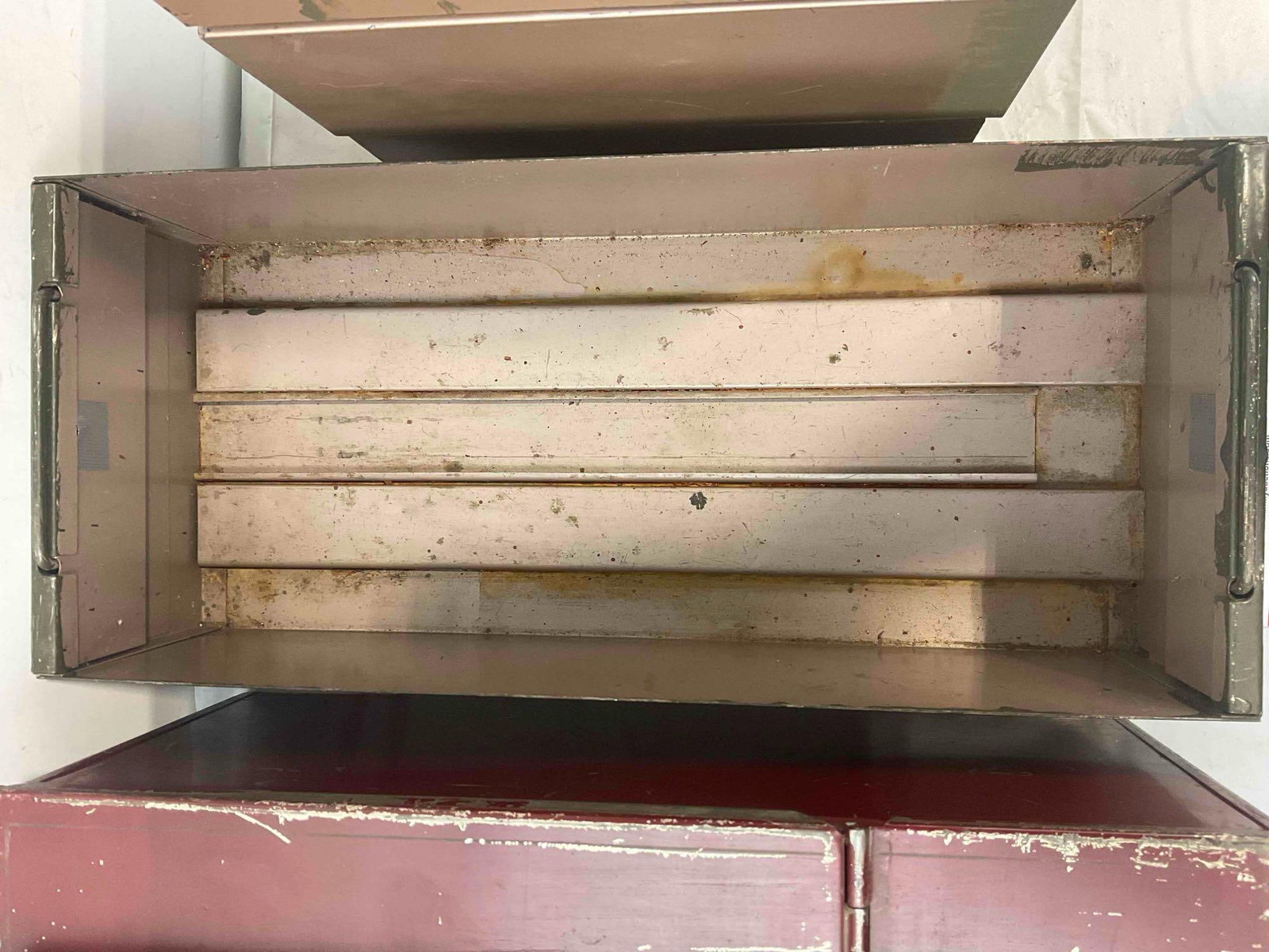 5 pcs Vintage Boxes, 4x Metal & 1x Wood. Good Condition. See pics. - 5