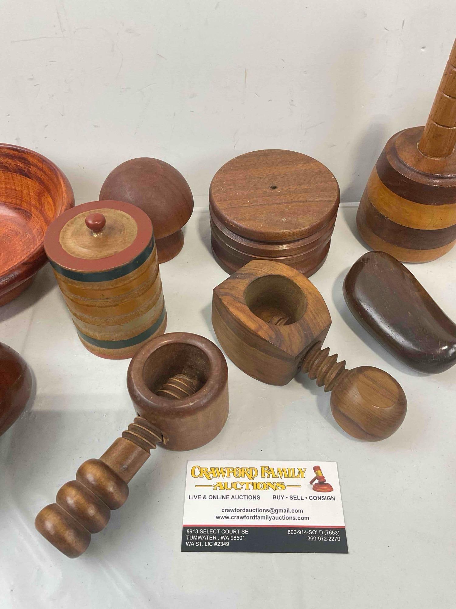 16 pcs Vintage Charming Carved Wood Assortment, incl. Bowls & More! Very Good Condition. - 5