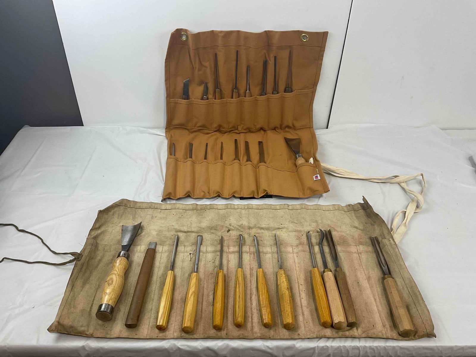 30 pcs Vintage Wood Carving Tools, incl. PFEIL? Swiss Made Chisels & 2 Canvas Cases. See pics. (1 of 7)