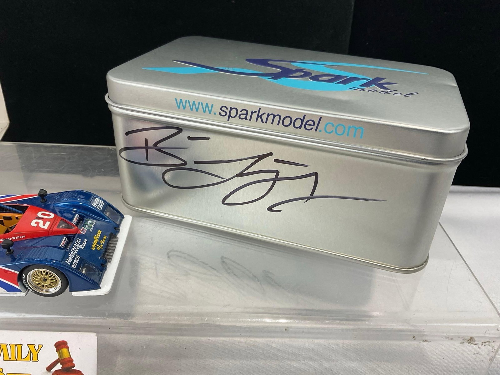 Spark 1999 Riley & Scott MkIII Ford Daytona 24H, 1/43 Scale Diecast Car Tin Case signed by 3 driv... - 4