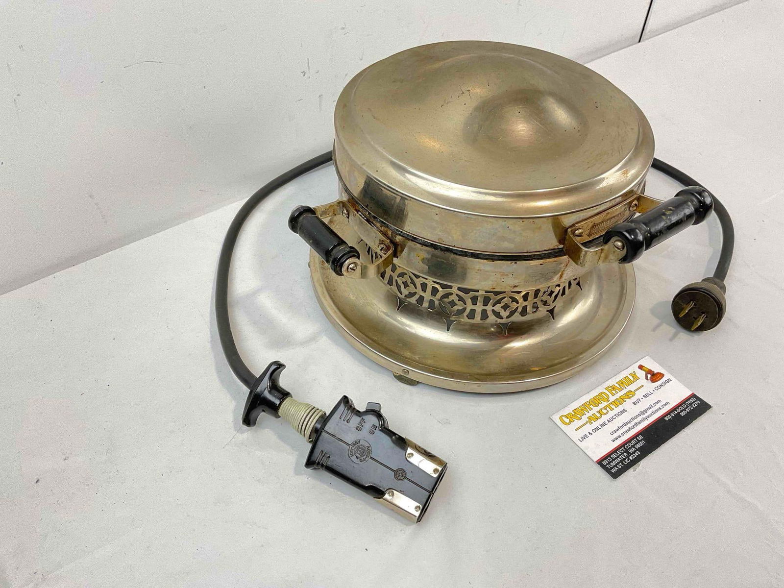 Antique Landers, Frary & Clark Universal Electric Waffle Maker w/ Cord. Tested, No Response. - 4