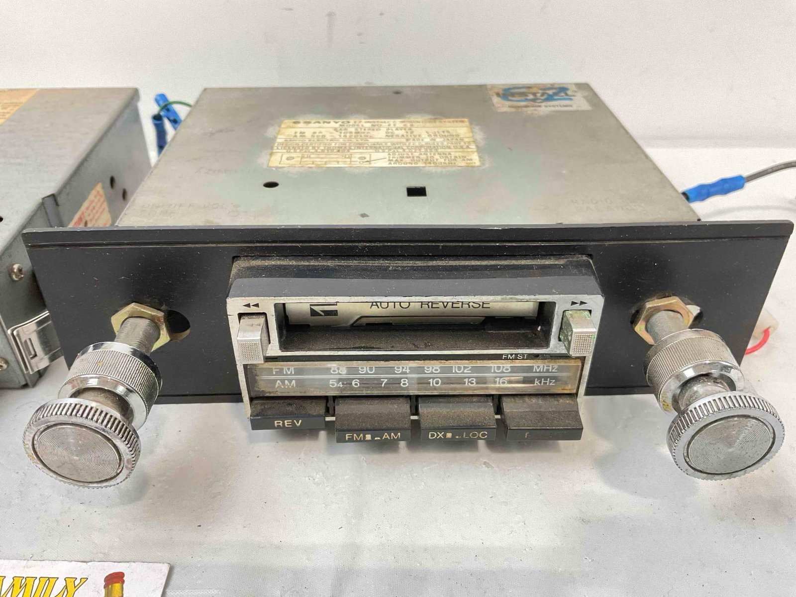 2 pcs Vintage Car Radios, incl. Blauplunkt Model CR-8000 & Sanyo Model Ft-C6. Untested. - 3