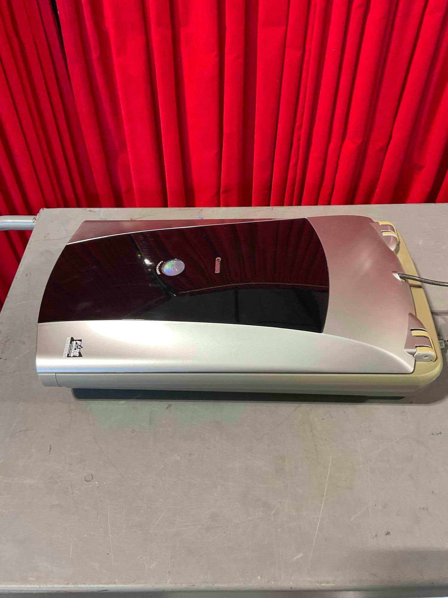 Canon CanoScan 8400F Color Image Scanner w/ Original Package Material and Box - 2
