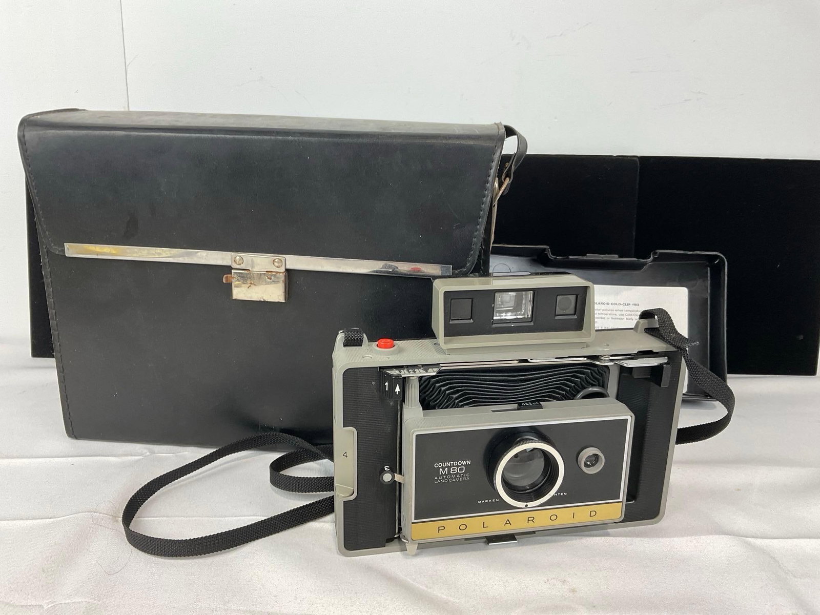 Polaroid countdown M80 Automatic Land Camera w/Leather Case, 10h x 13w x 5d inches: Appears to be in good shape. The piece measures approx 10h x 13w x 5d inches. See pics. E-5580