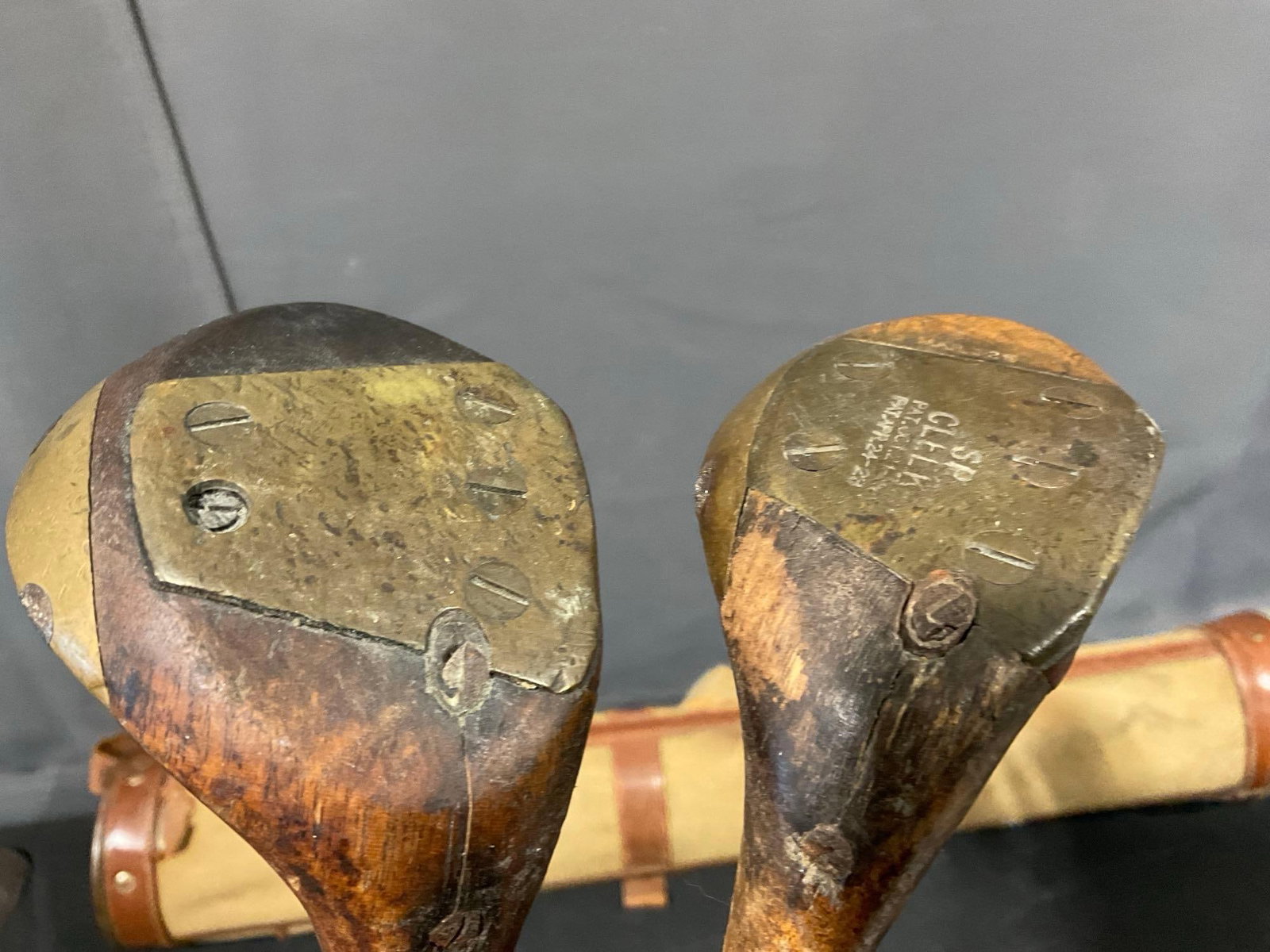 7 Vintage/Antique Golf Clubs w/Cloth & Leather bag, MacGregor, 40 angle Mashie & more - 7