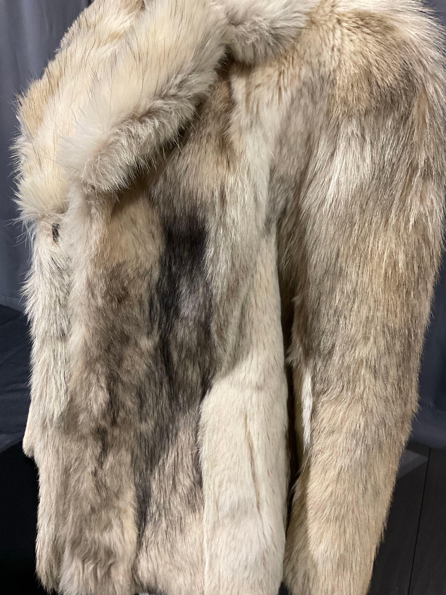 Vintage Womens Arctic Fox Fur Coat, White w/Brown Lining, approx 30 x 19 inches - 2