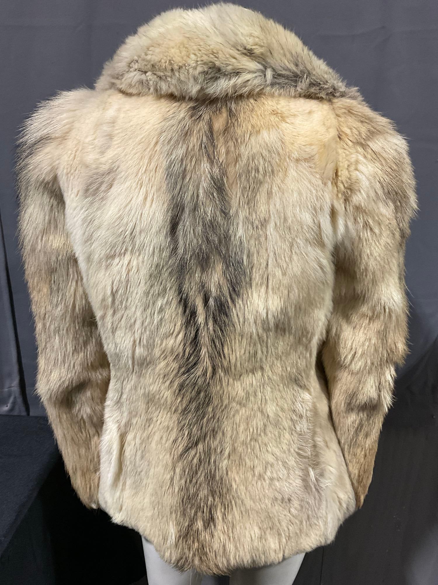 Vintage Womens Arctic Fox Fur Coat, White w/Brown Lining, approx 30 x 19 inches - 3