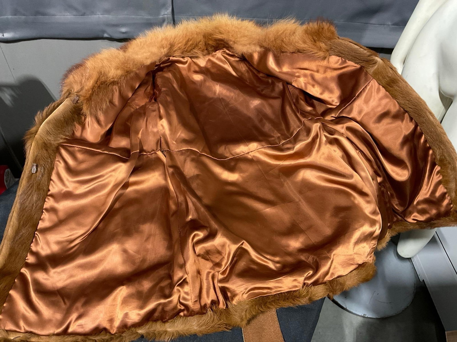 Vintage Womens Copper Brown Fox Fur Coat, Big Fluffy Collar, 35h x 20w inches - 5