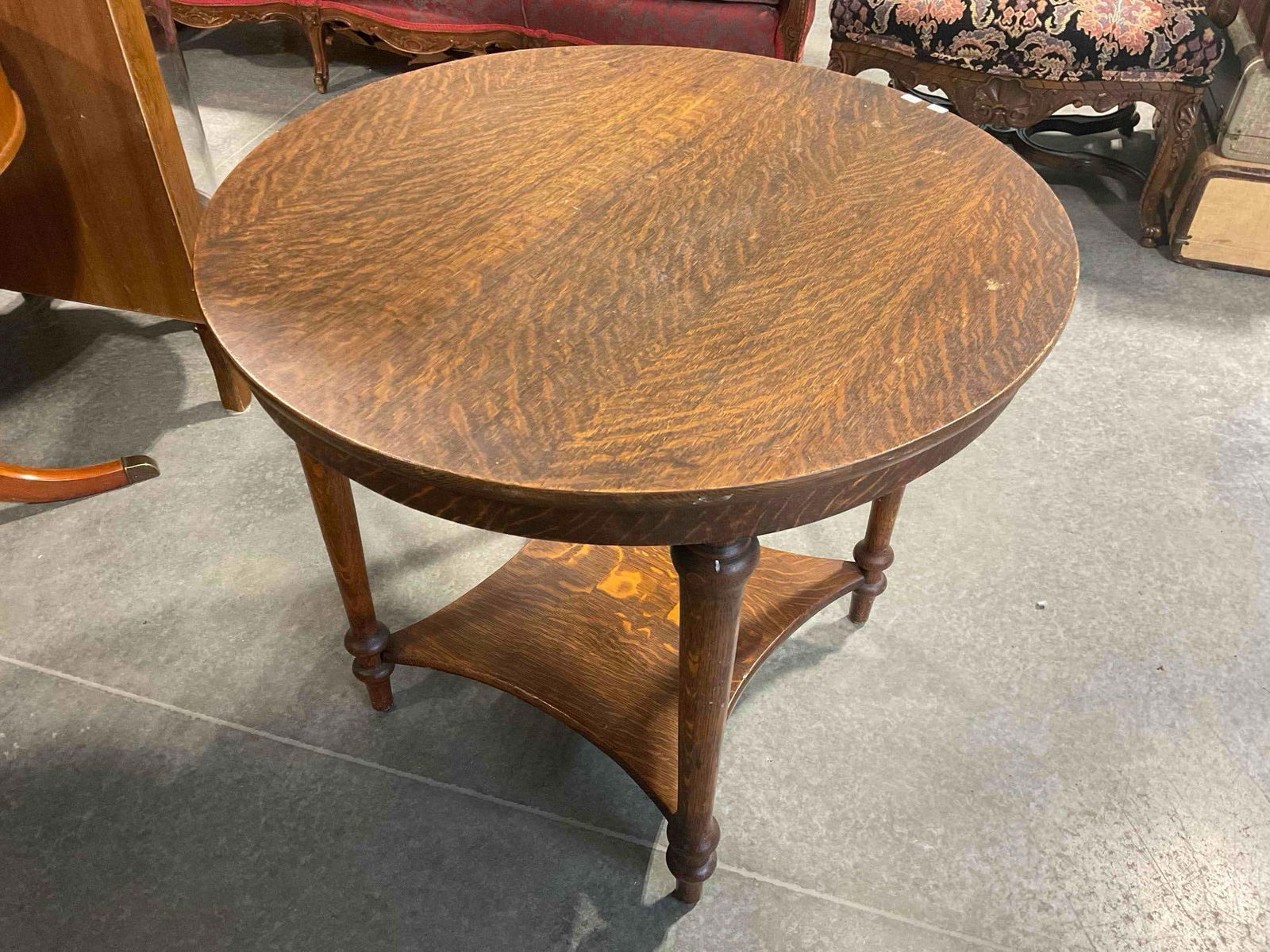 Beautiful Antique Tiger Oak Wooden Round Side Table w/ Lovely Grain. Very Good Condition. - 3