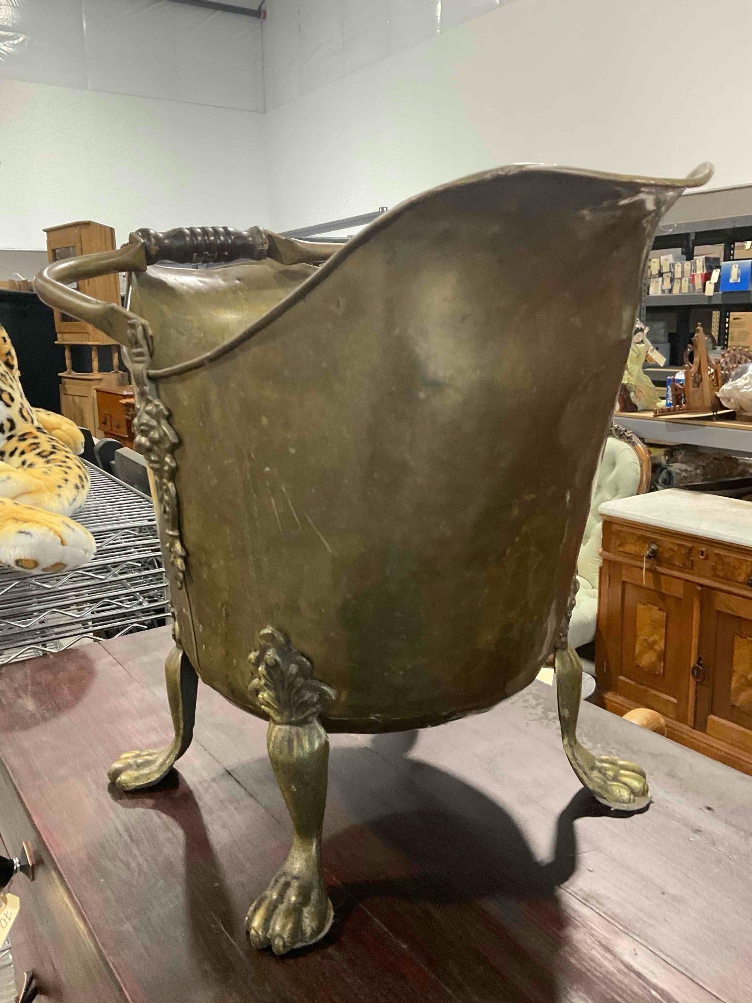 Antique Victorian Brass Coal Scuttle w/ Lion Head Motifs. Very Good Condition. See pics. - 2