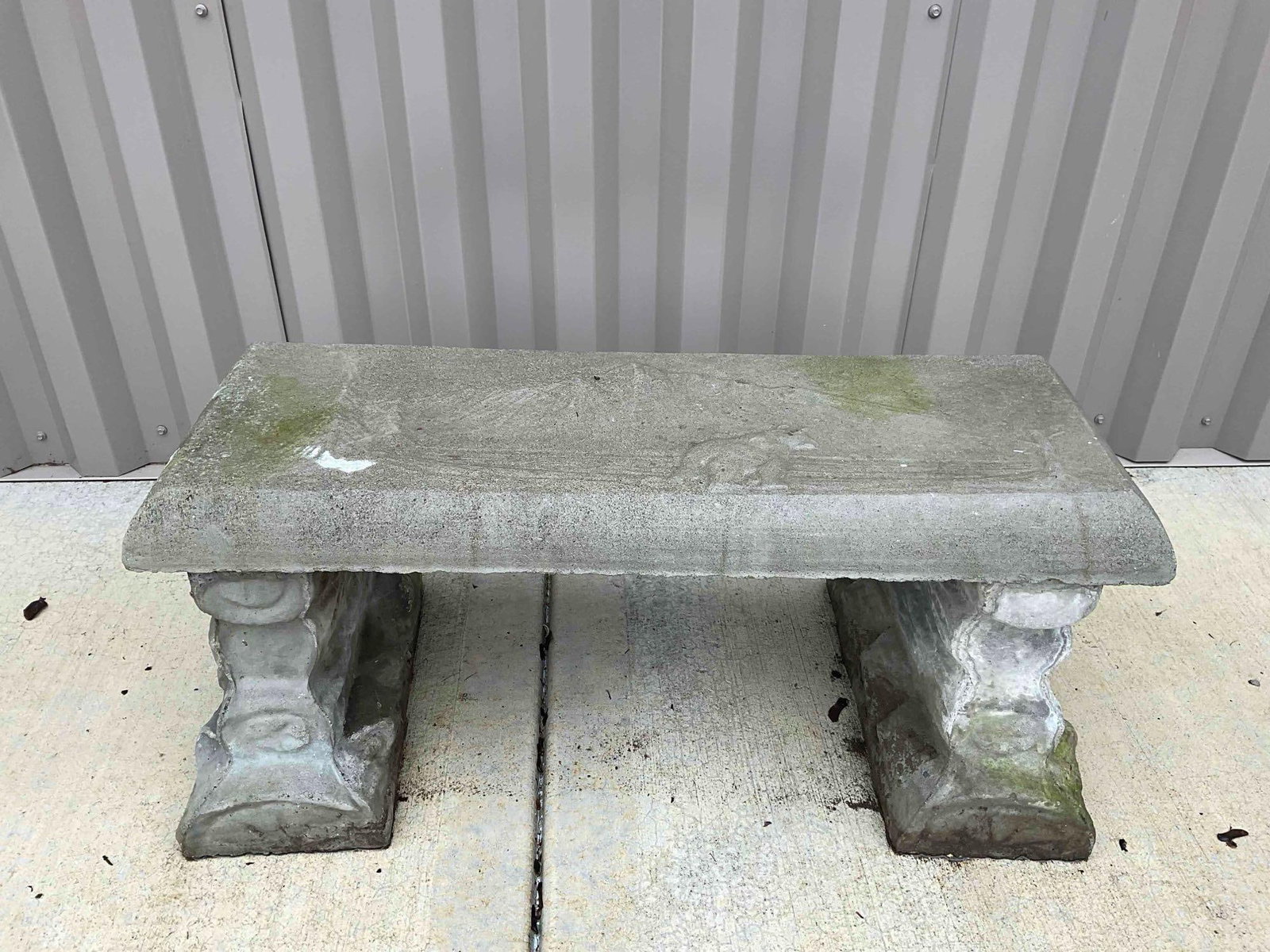 Charming Outdoor Concrete Garden Bench w/ Carved Bear & Mountain Design. Very Good Cond.: Charming Outdoor Concrete Garden Bench w/ Carved Bear & Mountain Design. Very Good Condition. Minor stains and wear indicative of age and use, condition is otherwise very good. Measures 37" x 18"