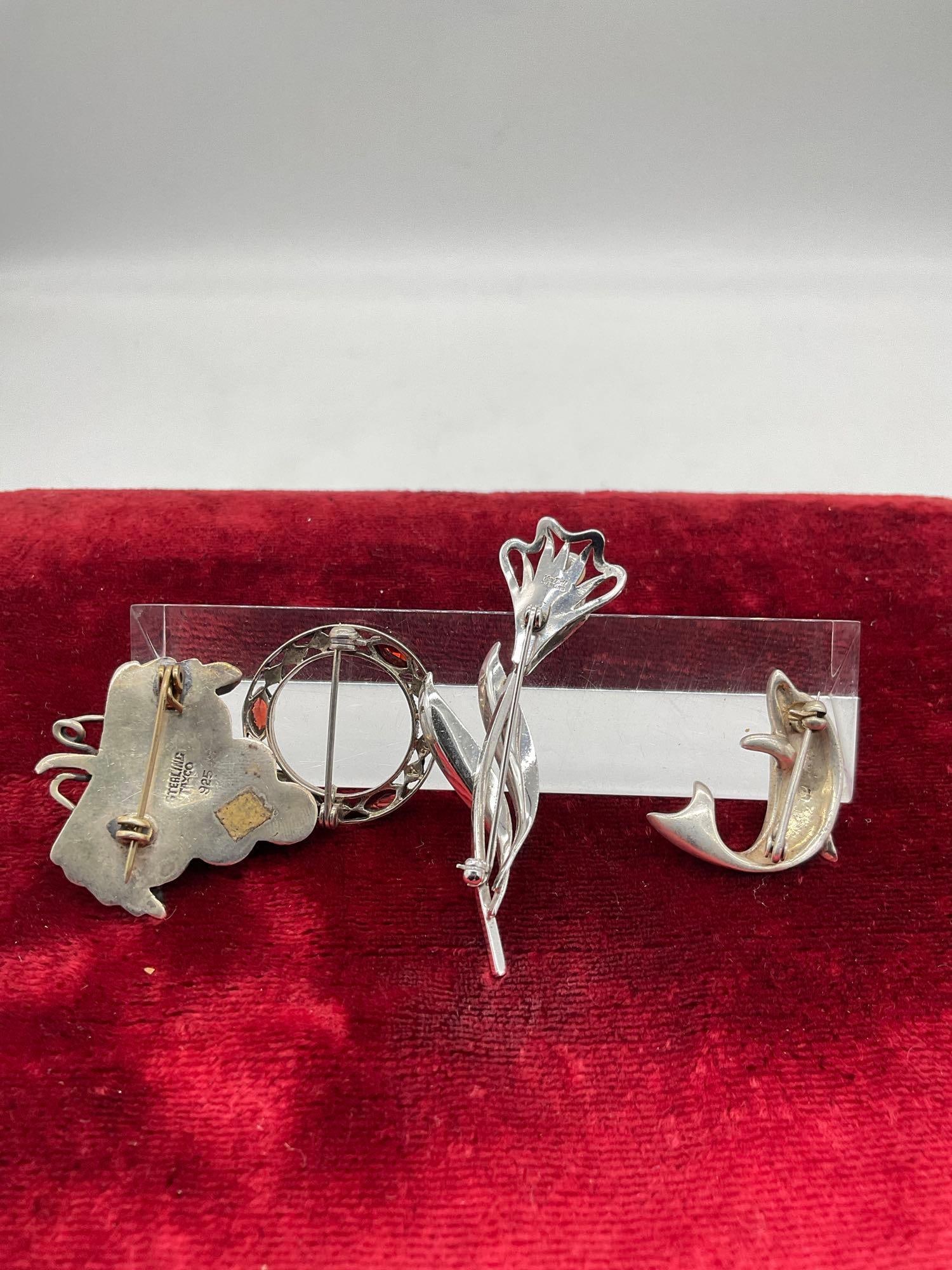 Collection of vintage sterling silver pins/ brooches incl. a Van Dell sterling floral pin - 4