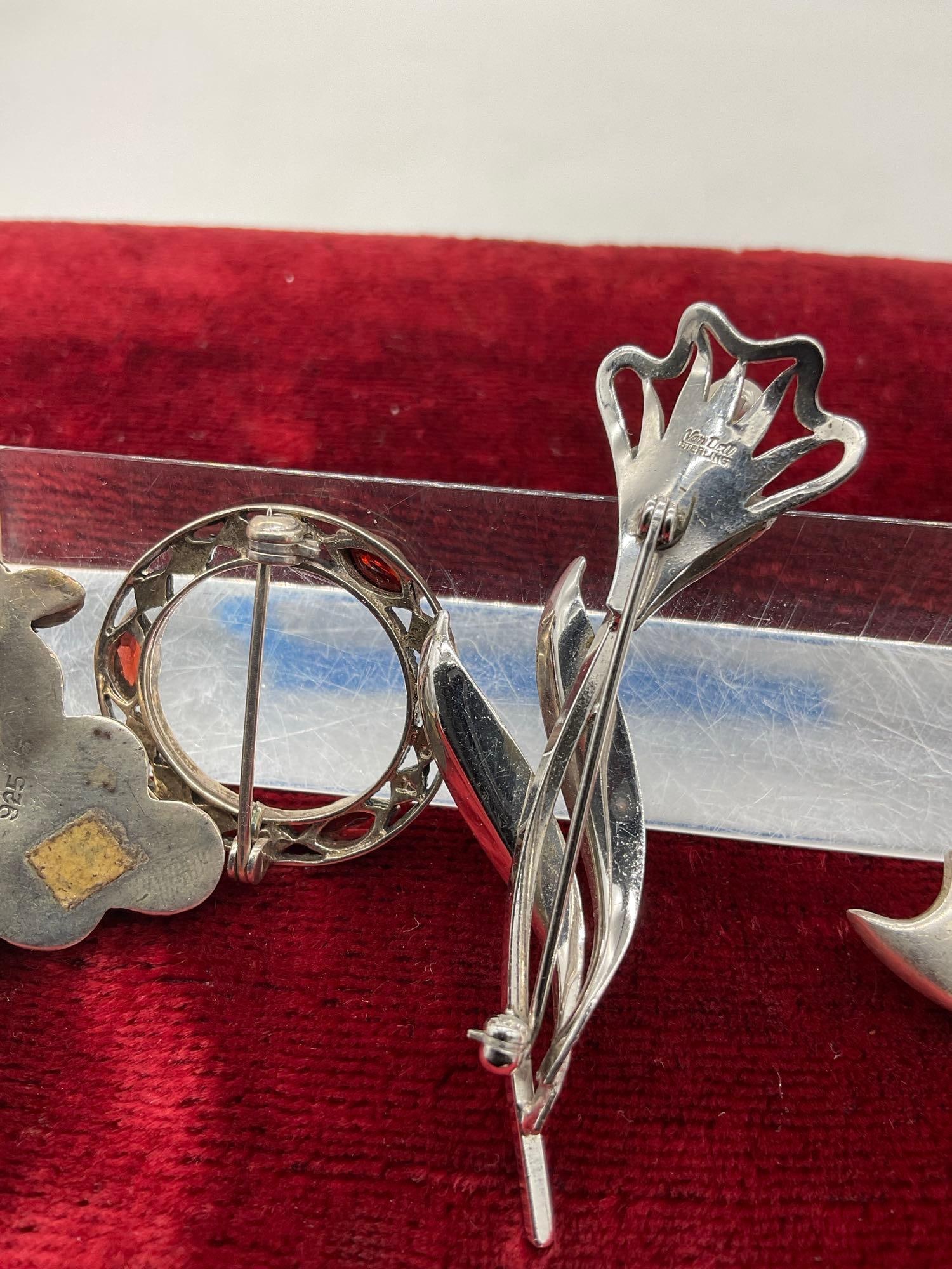 Collection of vintage sterling silver pins/ brooches incl. a Van Dell sterling floral pin - 5